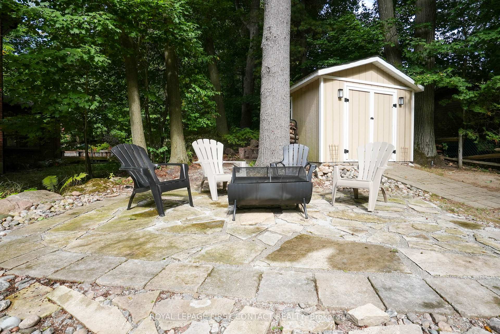 Photo 29 of 11 Vernar Drive, Springwater, Midhurst — HOMEH