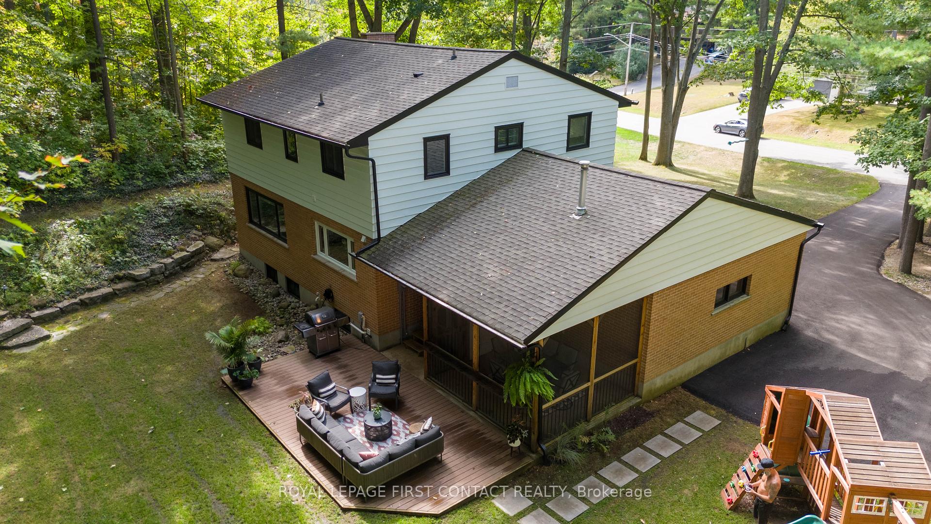 Photo 32 of 11 Vernar Drive, Springwater, Midhurst — HOMEH