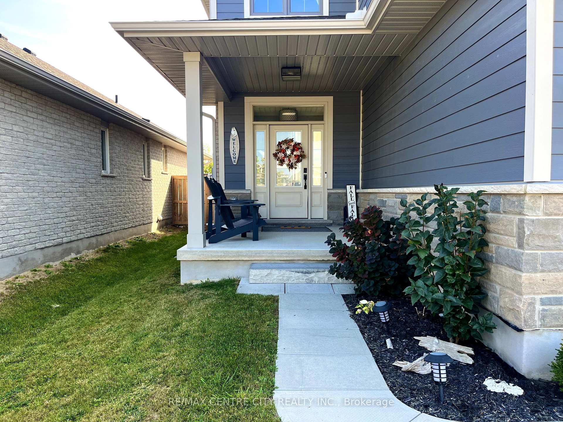 Photo 2 of 75 Renaissance Drive, St. Thomas — HOMEH