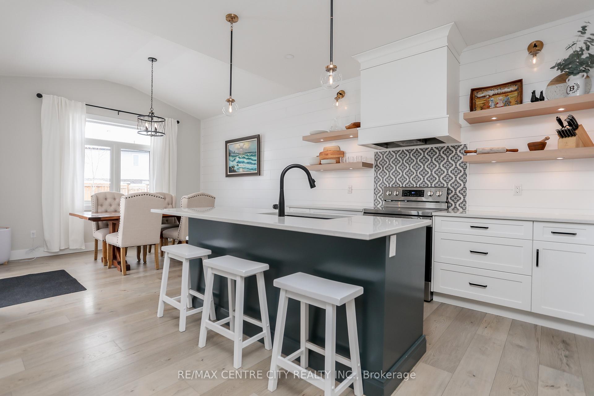 Photo 9 of 75 Renaissance Drive, St. Thomas — HOMEH