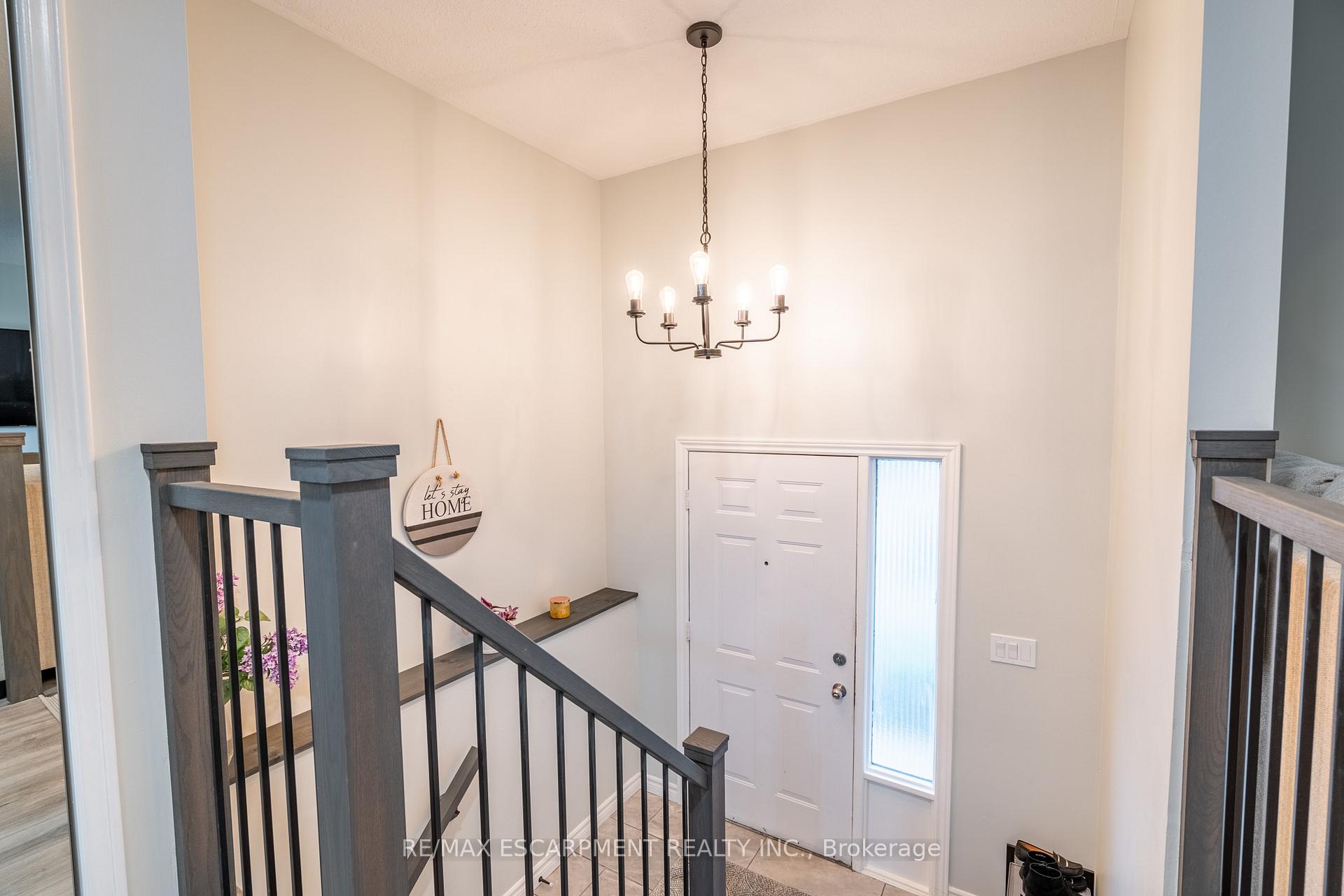 Photo 4 of 24 Augusta Avenue, St. Catharines, Facer — HOMEH