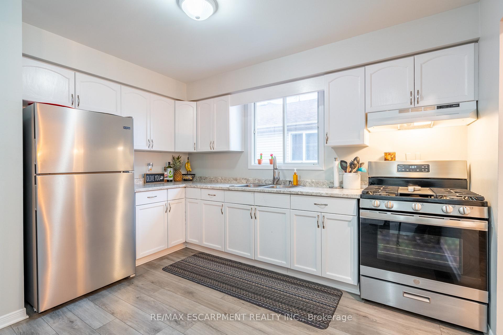 Photo 6 of 24 Augusta Avenue, St. Catharines, Facer — HOMEH