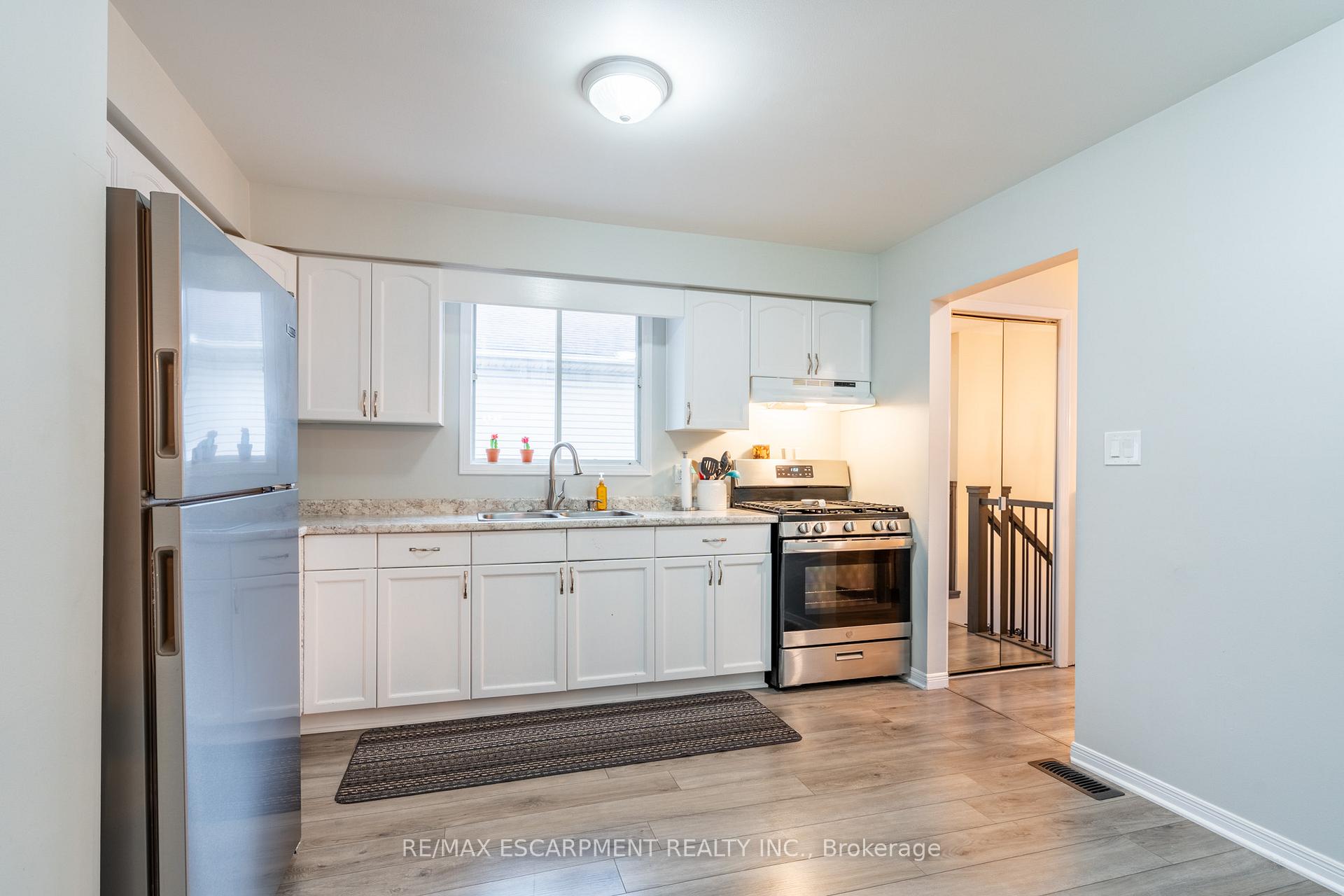 Photo 7 of 24 Augusta Avenue, St. Catharines, Facer — HOMEH