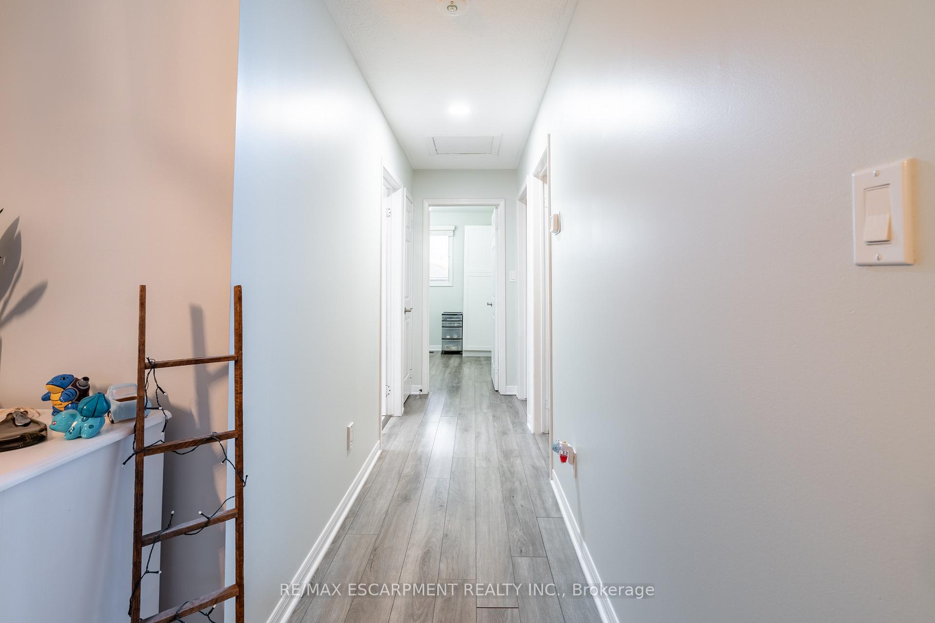 Photo 9 of 24 Augusta Avenue, St. Catharines, Facer — HOMEH