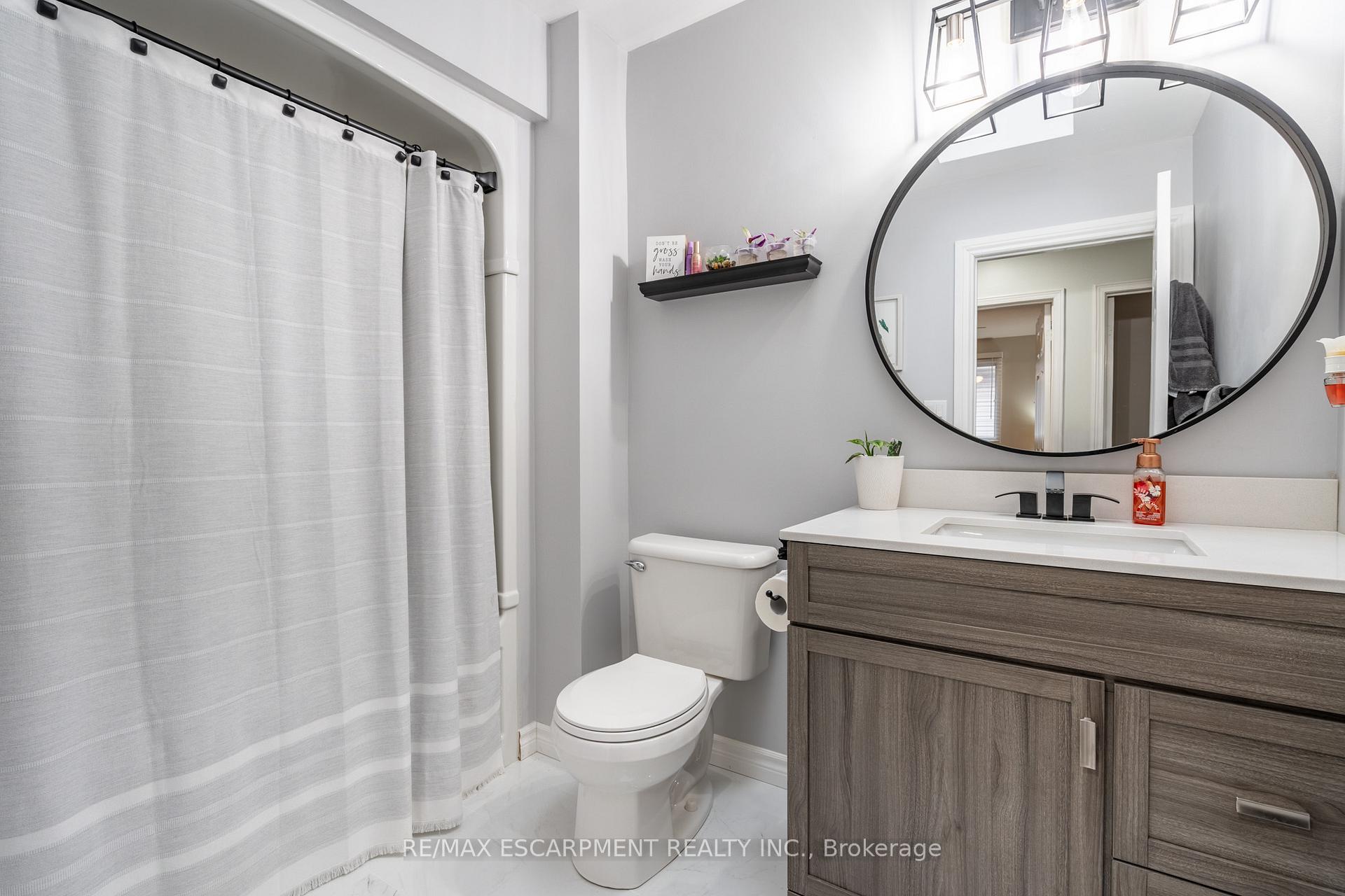 Photo 11 of 24 Augusta Avenue, St. Catharines, Facer — HOMEH