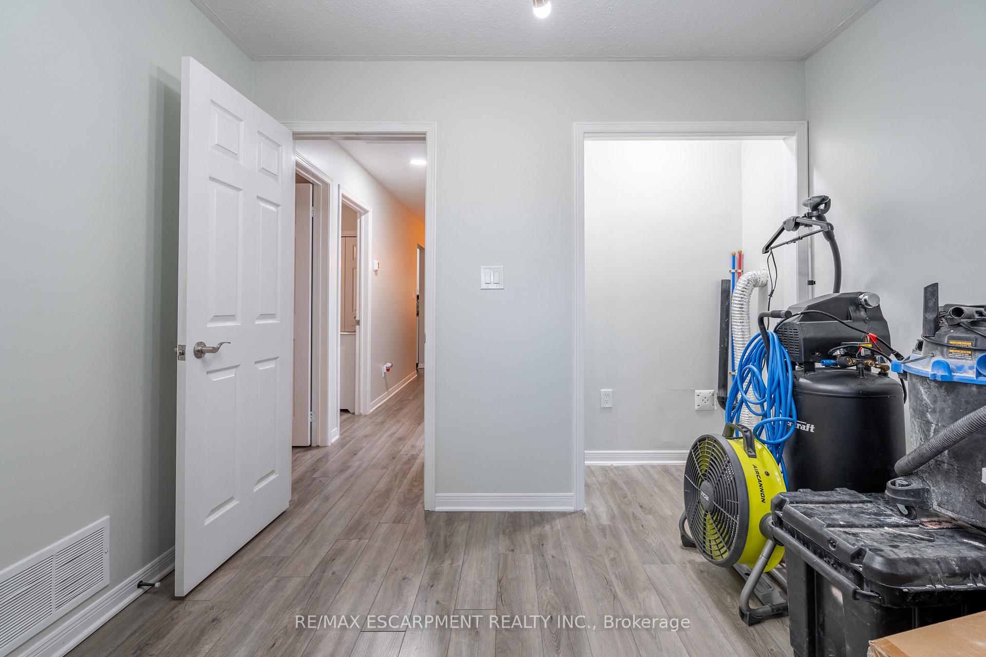 Photo 12 of 24 Augusta Avenue, St. Catharines, Facer — HOMEH