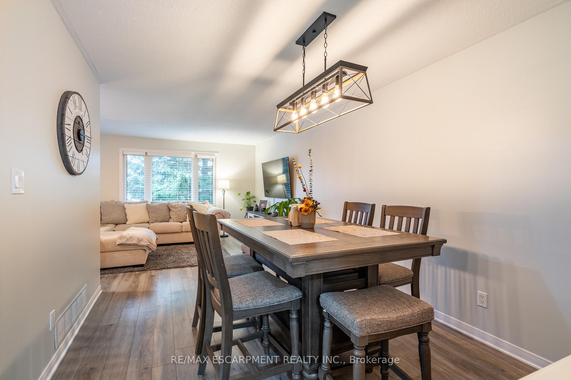 Photo 14 of 24 Augusta Avenue, St. Catharines, Facer — HOMEH