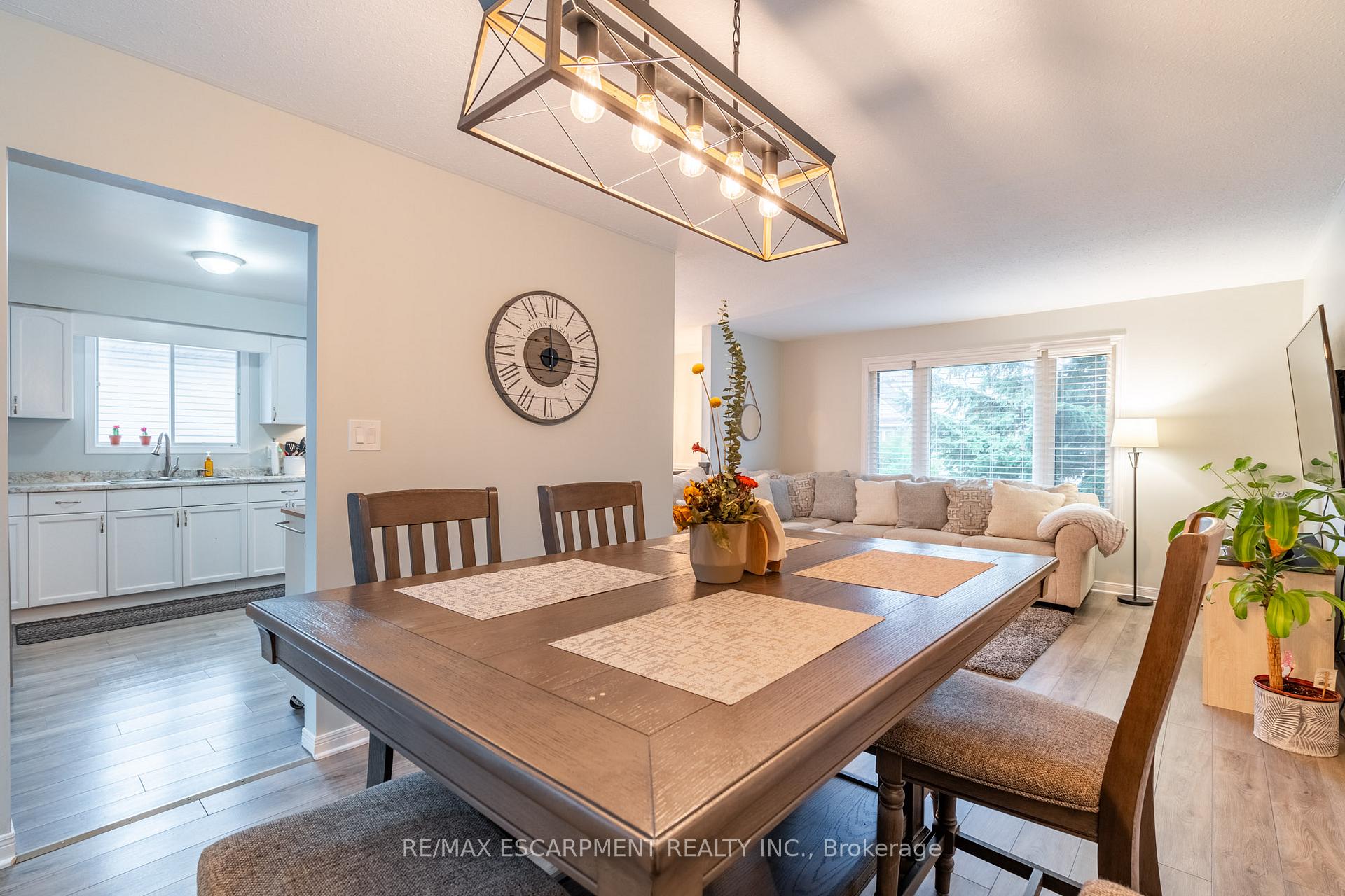 Photo 15 of 24 Augusta Avenue, St. Catharines, Facer — HOMEH