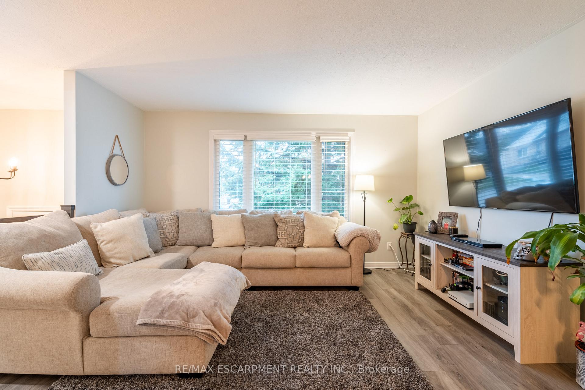 Photo 17 of 24 Augusta Avenue, St. Catharines, Facer — HOMEH