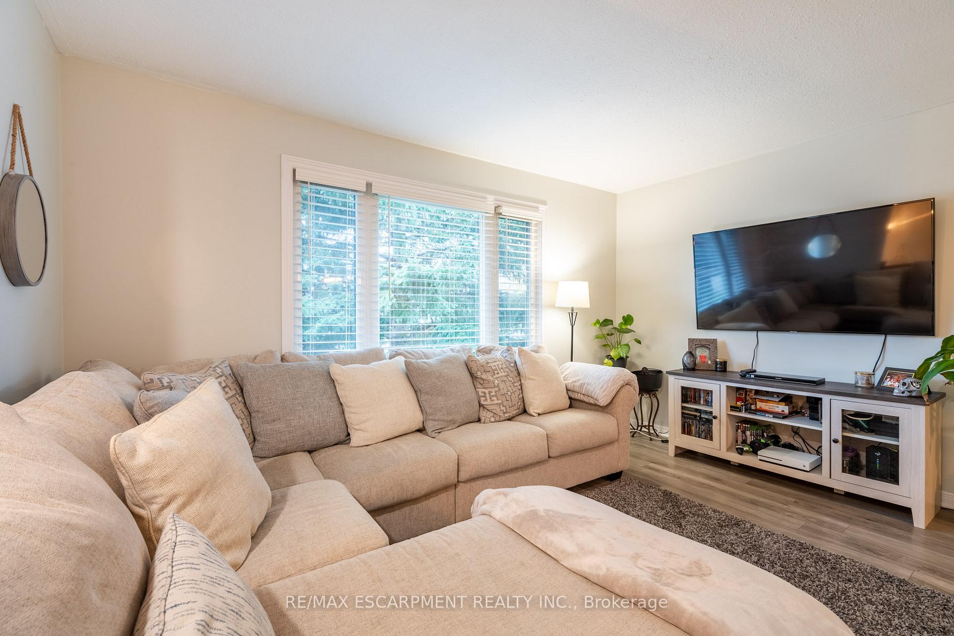 Photo 18 of 24 Augusta Avenue, St. Catharines, Facer — HOMEH