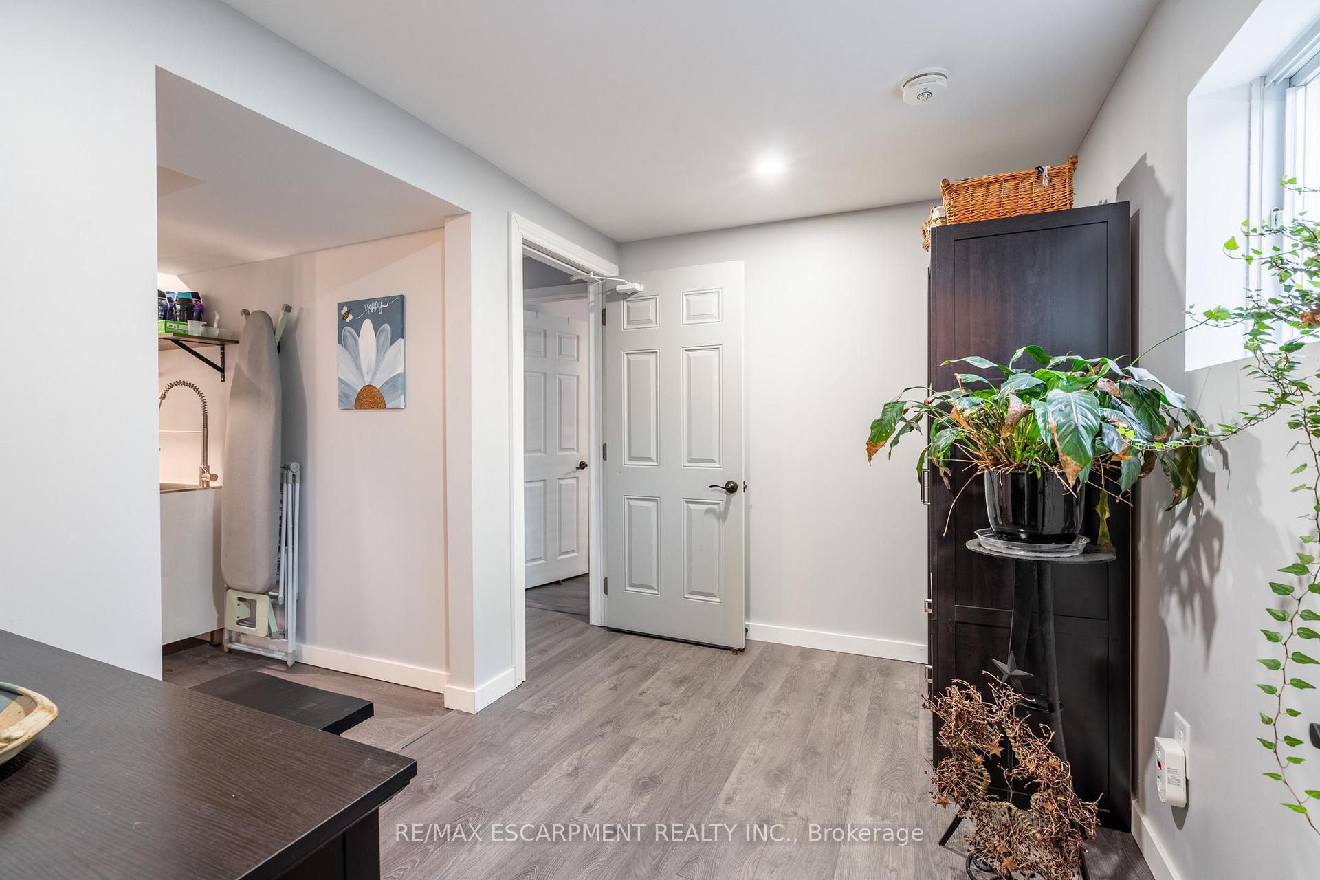 Photo 20 of 24 Augusta Avenue, St. Catharines, Facer — HOMEH