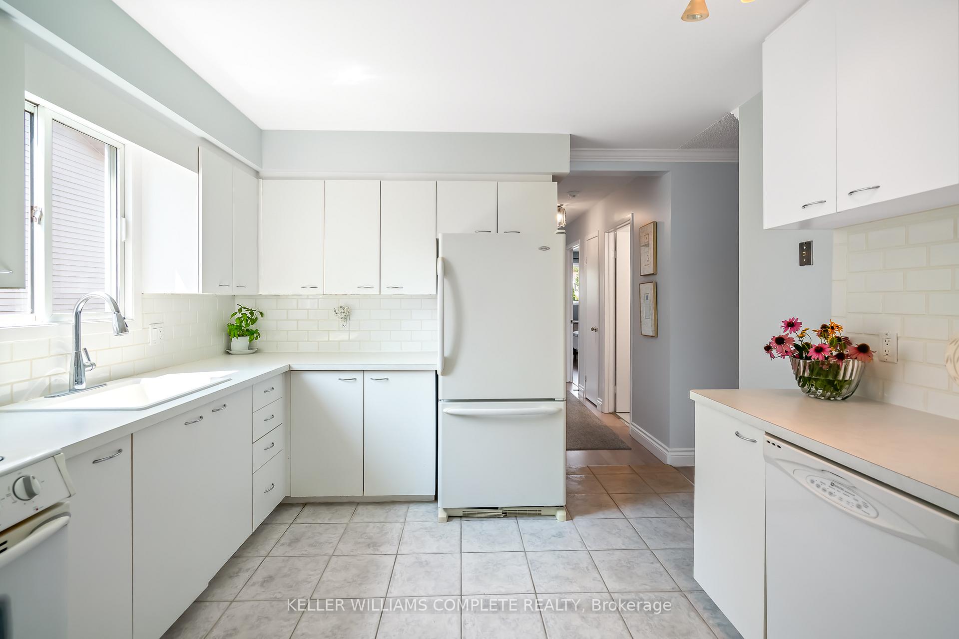 Photo 5 of 56 Stoney Brook Crescent, St. Catharines, Grapeview — HOMEH