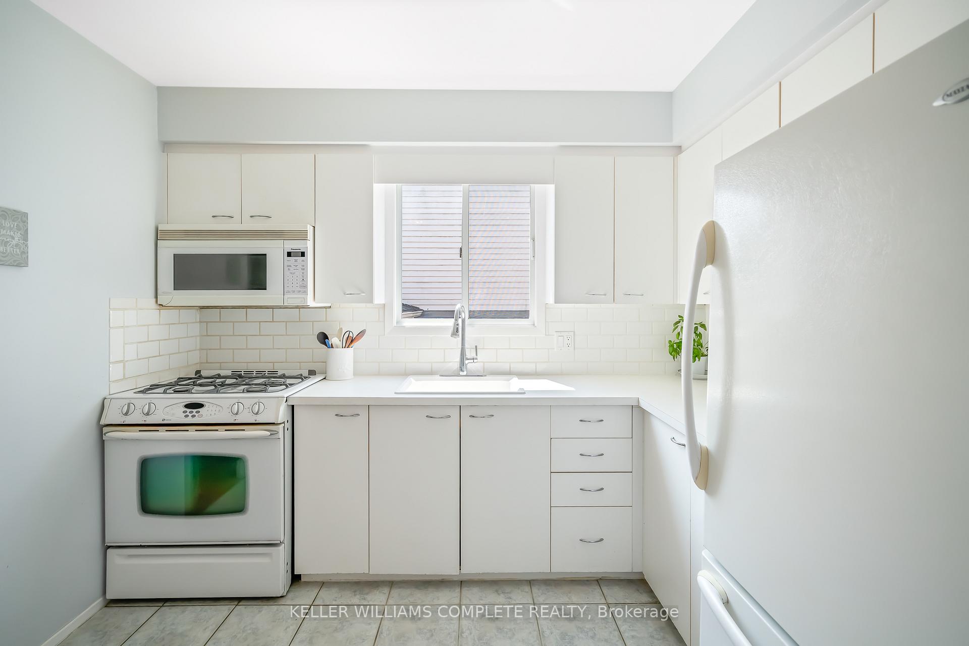Photo 6 of 56 Stoney Brook Crescent, St. Catharines, Grapeview — HOMEH