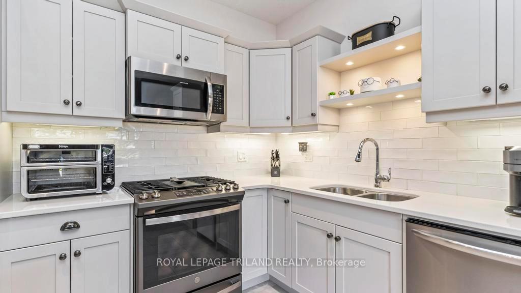 Photo 10 of 45 Cortland Terrace, St. Thomas — HOMEH
