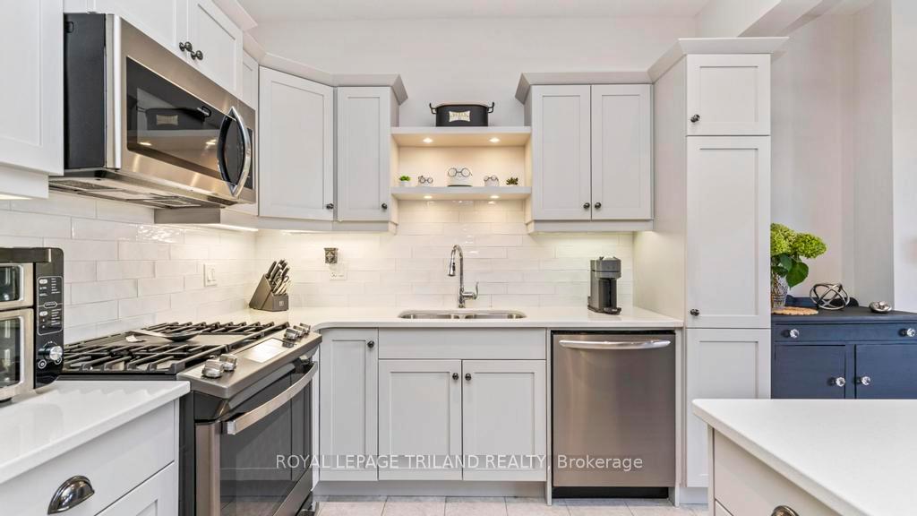 Photo 11 of 45 Cortland Terrace, St. Thomas — HOMEH