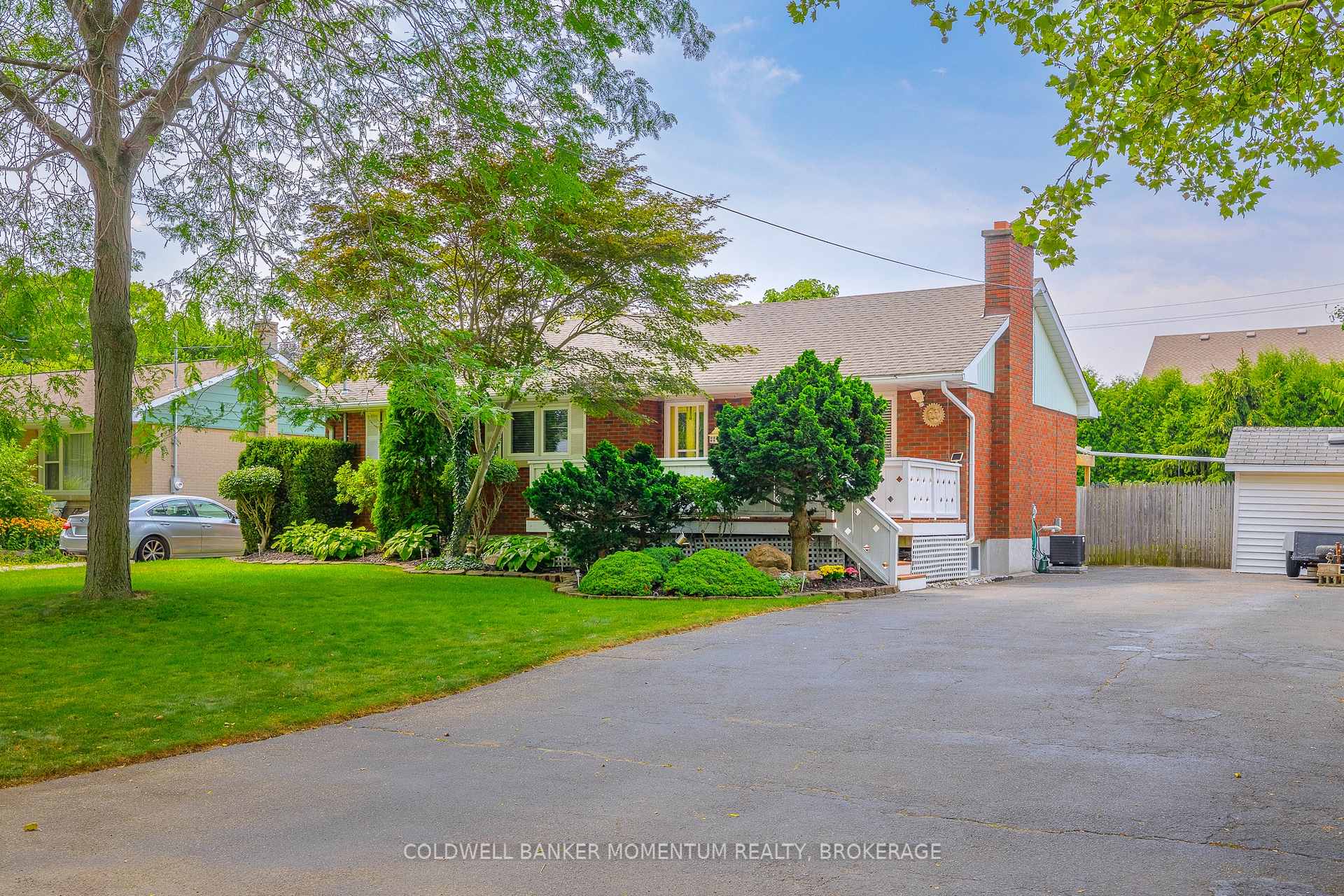 Photo 1 of 11 Roxanne Drive, St. Catharines, Bunting/Linwell — HOMEH