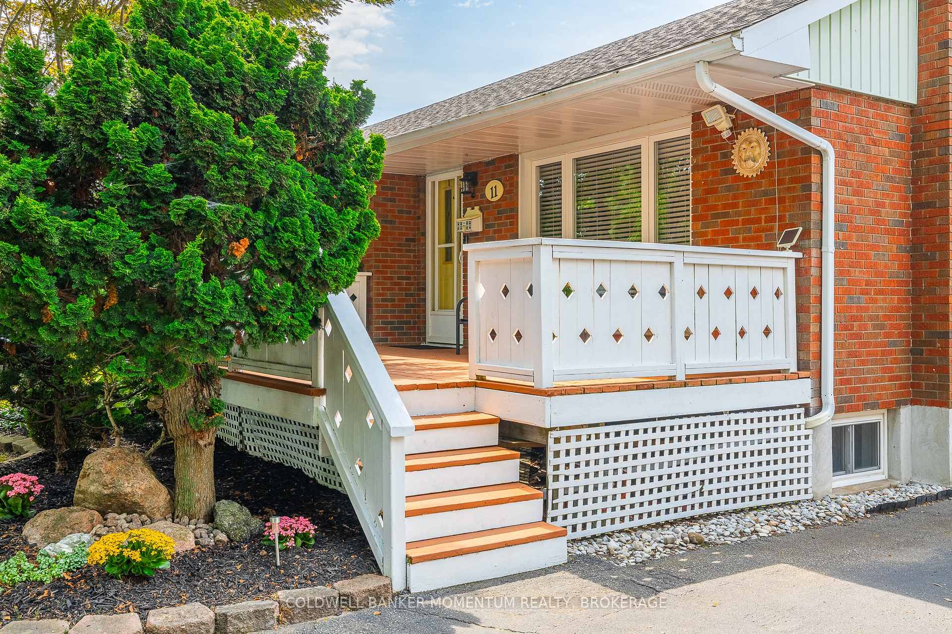 Photo 3 of 11 Roxanne Drive, St. Catharines, Bunting/Linwell — HOMEH
