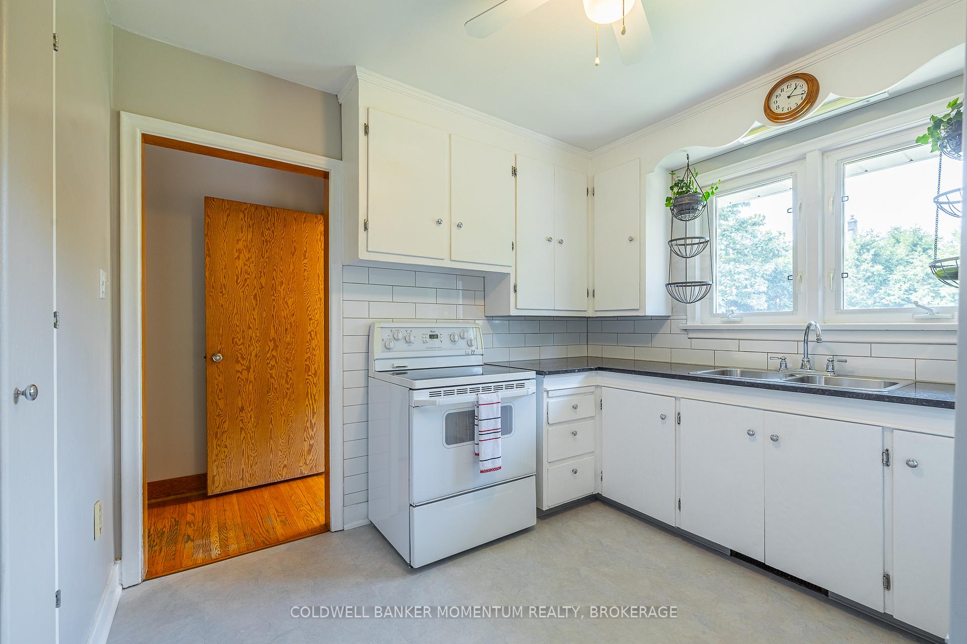 Photo 18 of 11 Roxanne Drive, St. Catharines, Bunting/Linwell — HOMEH