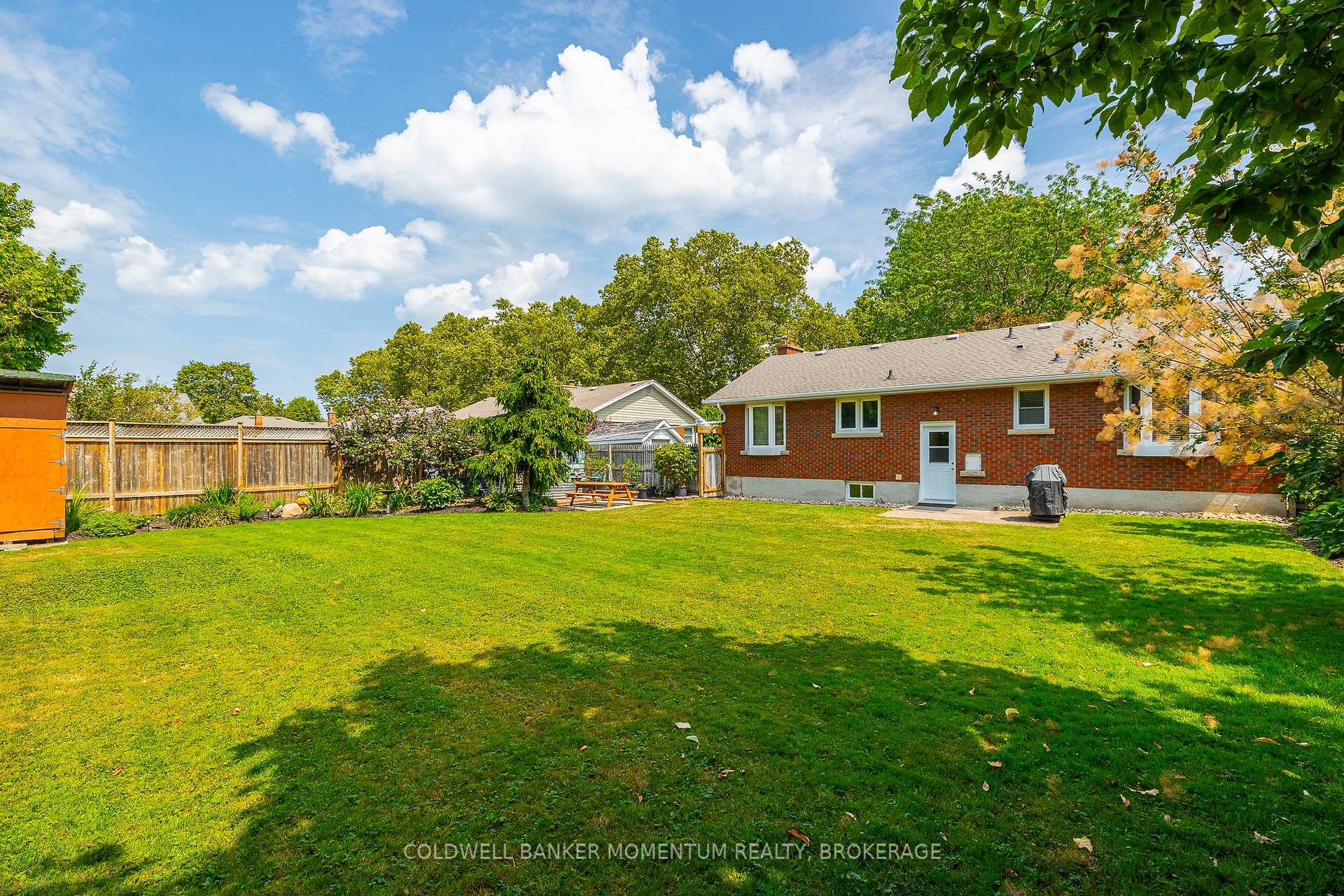 Photo 36 of 11 Roxanne Drive, St. Catharines, Bunting/Linwell — HOMEH