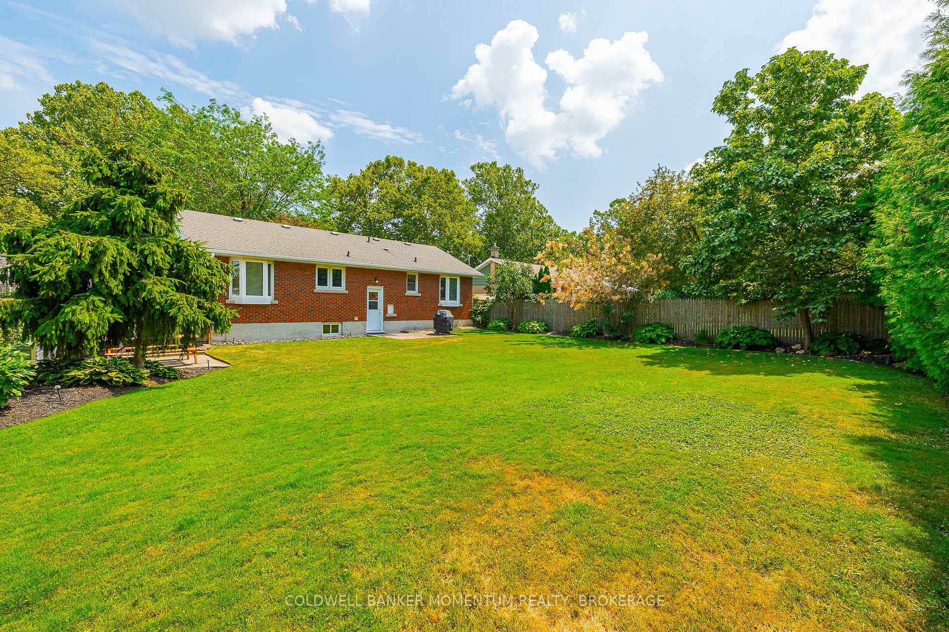 Photo 37 of 11 Roxanne Drive, St. Catharines, Bunting/Linwell — HOMEH