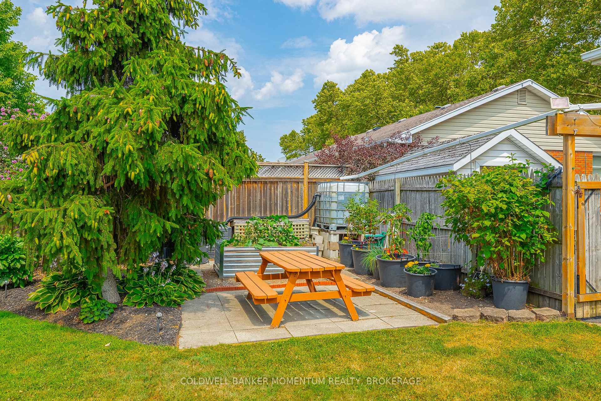 Photo 38 of 11 Roxanne Drive, St. Catharines, Bunting/Linwell — HOMEH