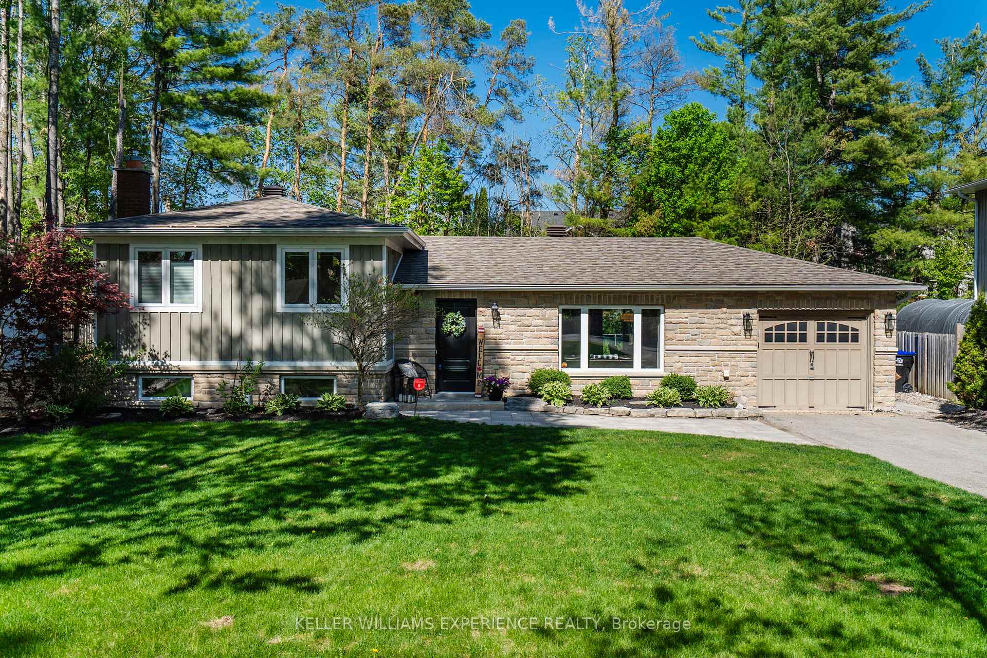 Photo 2 of 1185 St. Vincent Street, Springwater, Midhurst — HOMEH