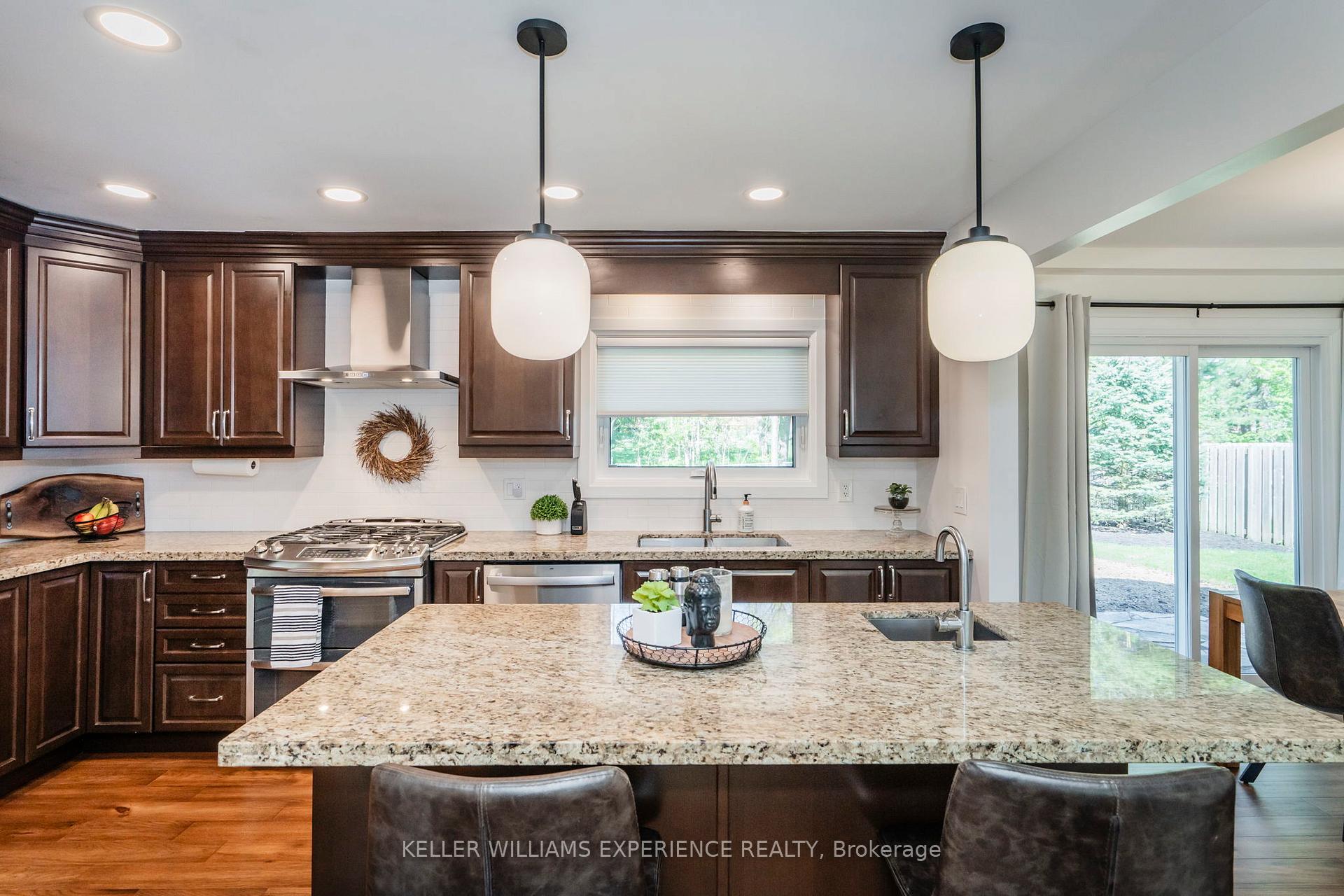 Photo 9 of 1185 St. Vincent Street, Springwater, Midhurst — HOMEH