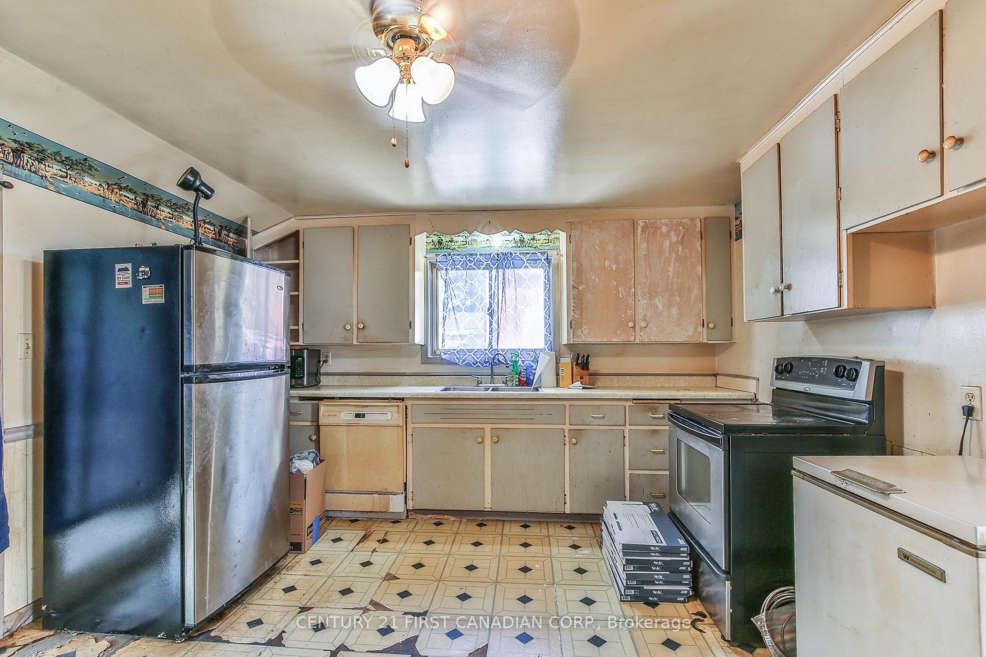 Photo 12 of 66 St Catharine Street, St. Thomas — HOMEH