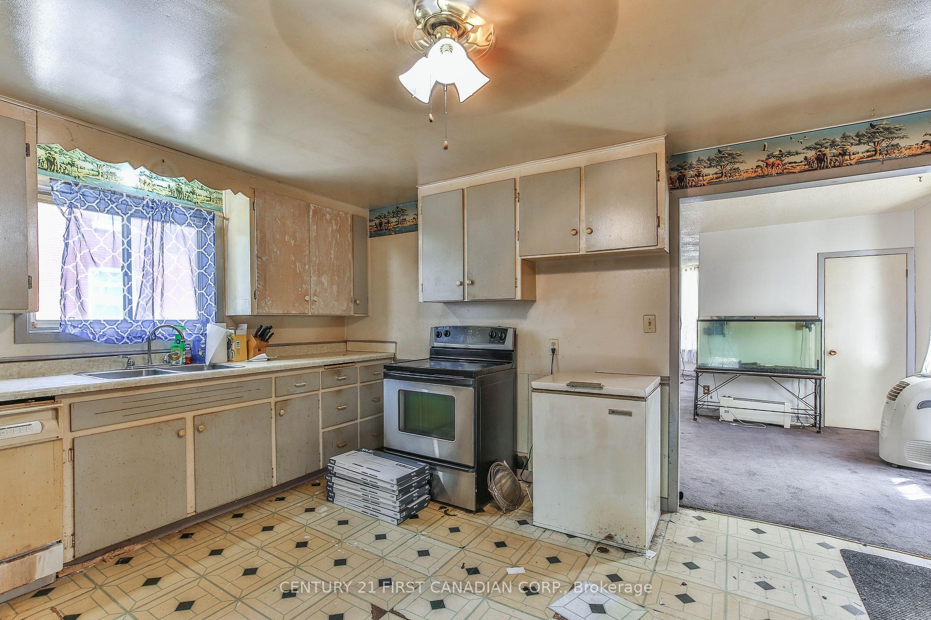 Photo 13 of 66 St Catharine Street, St. Thomas — HOMEH