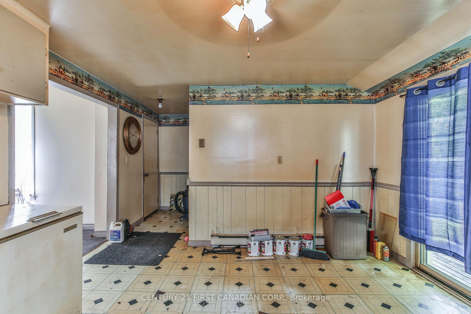 Photo 14 of 66 St Catharine Street, St. Thomas — HOMEH