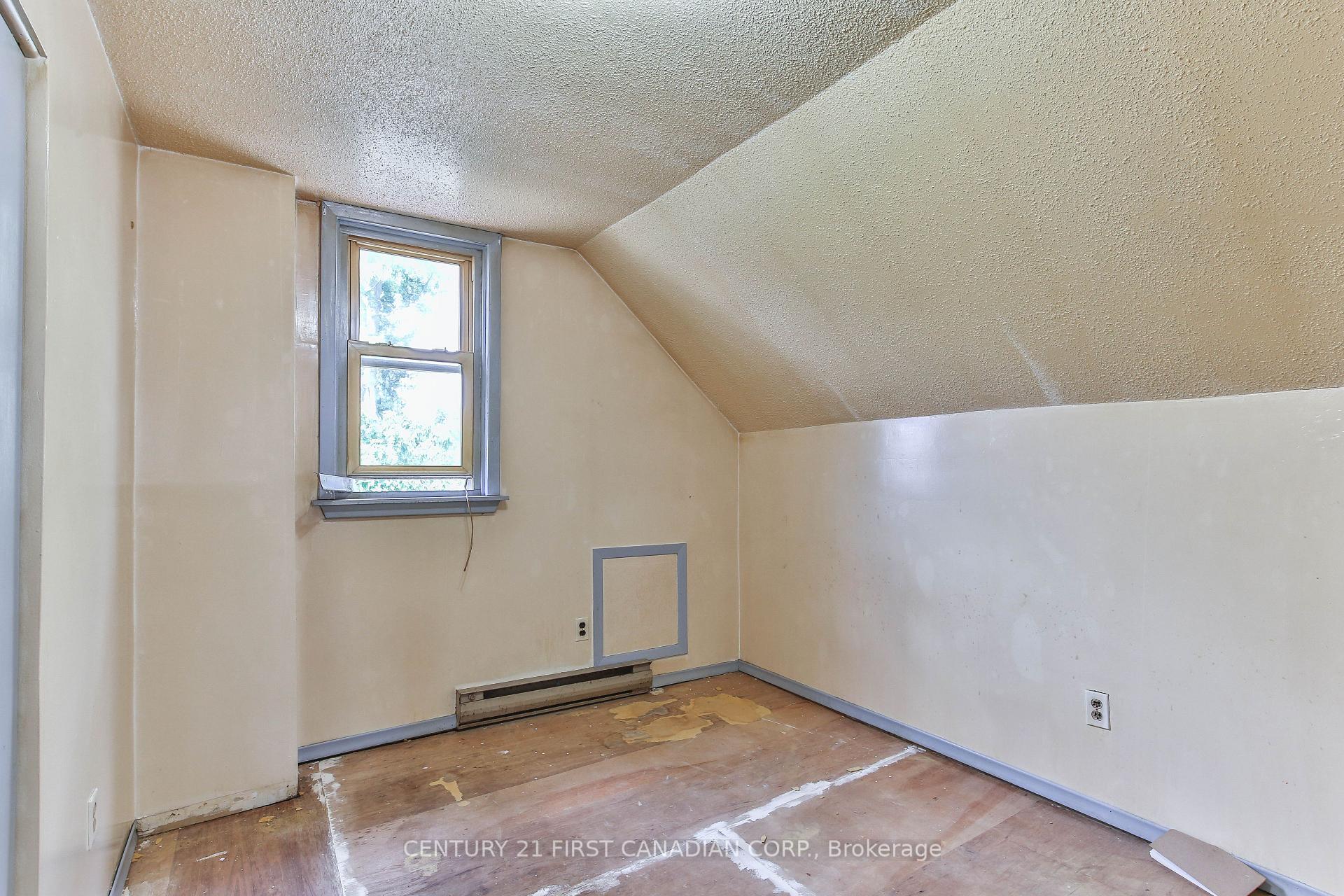 Photo 16 of 66 St Catharine Street, St. Thomas — HOMEH