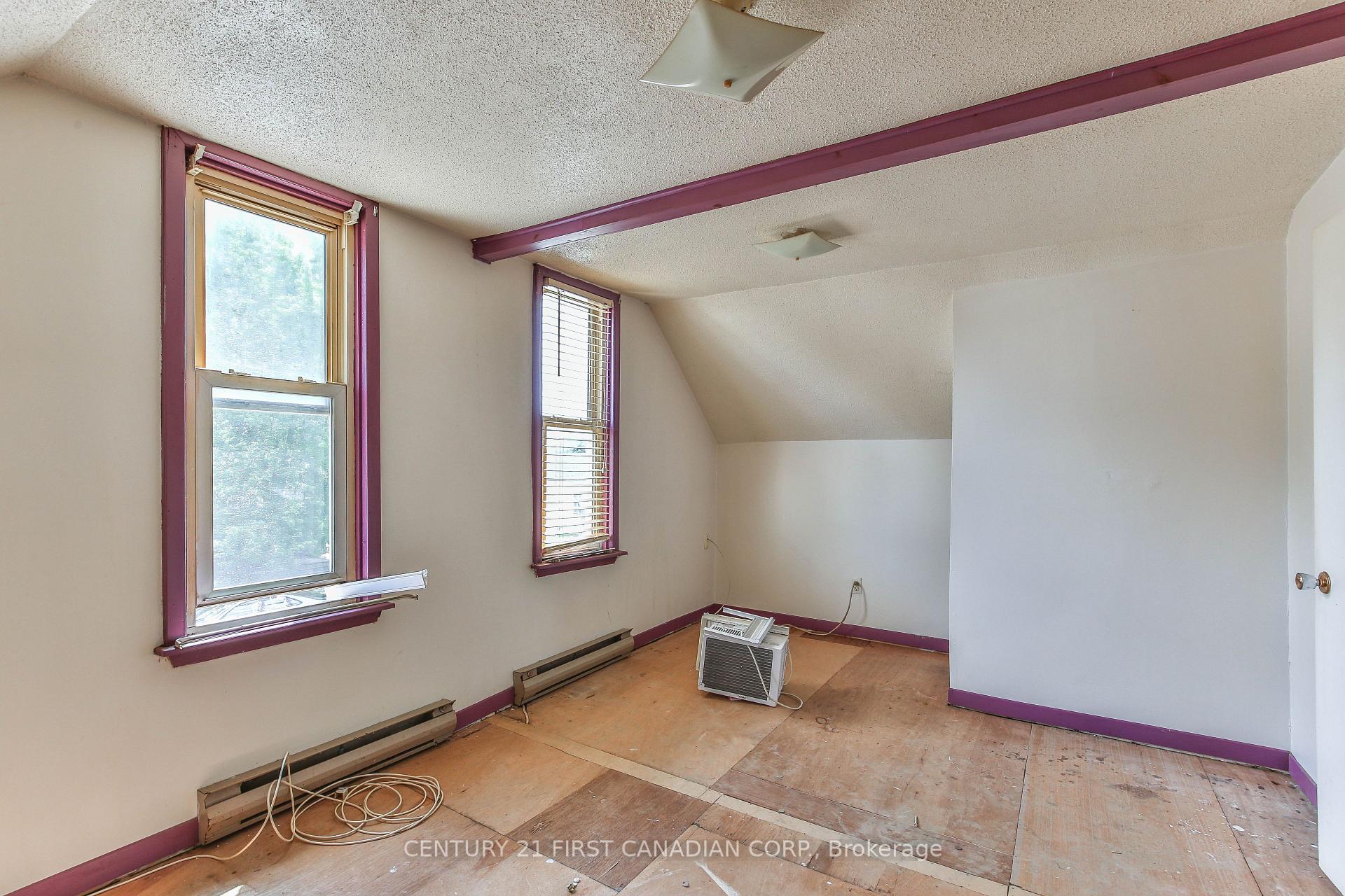 Photo 18 of 66 St Catharine Street, St. Thomas — HOMEH