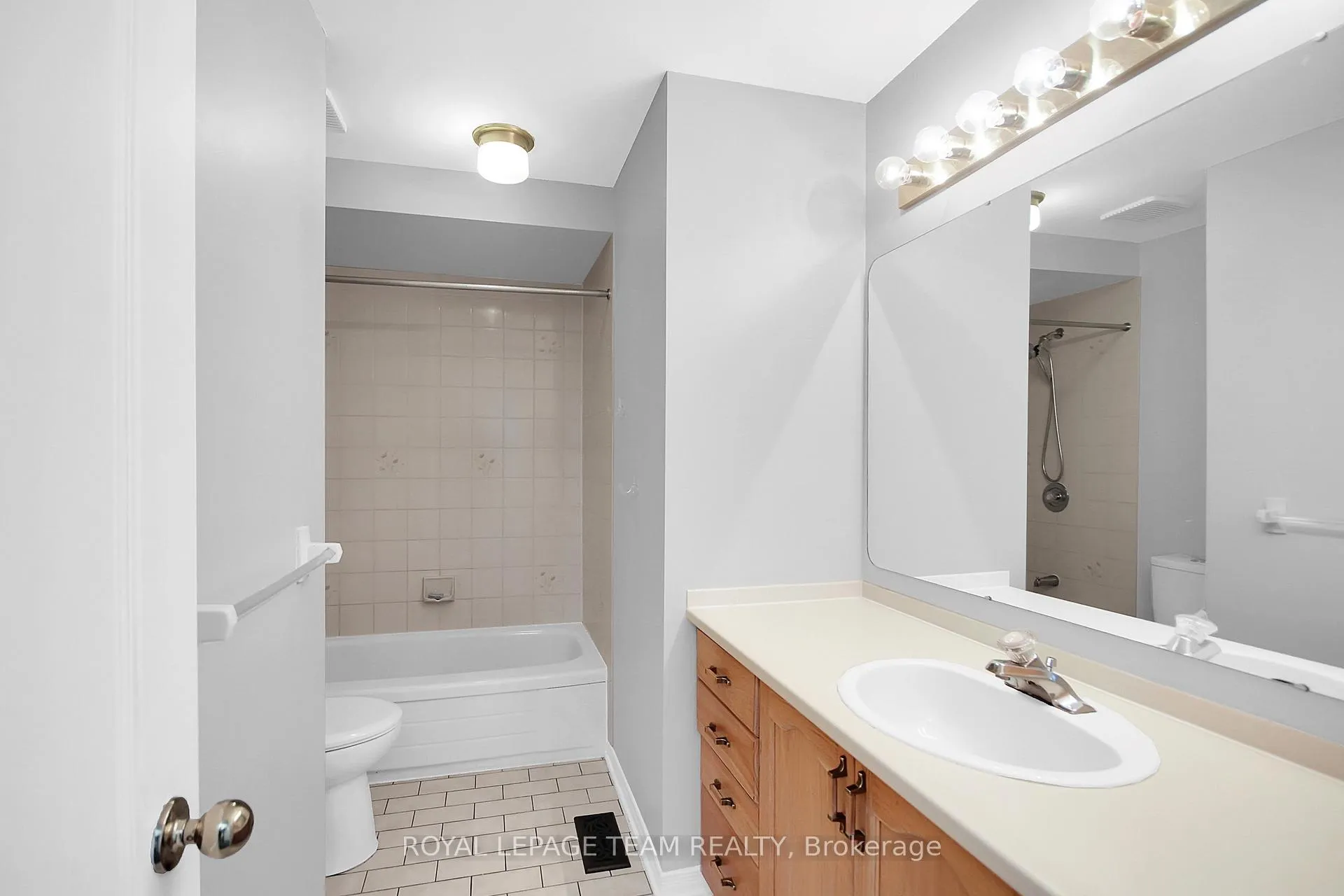 Photo 41 of Unit 4, 7 Wrenwood Crescent, Ottawa, Centrepointe — HOMEH