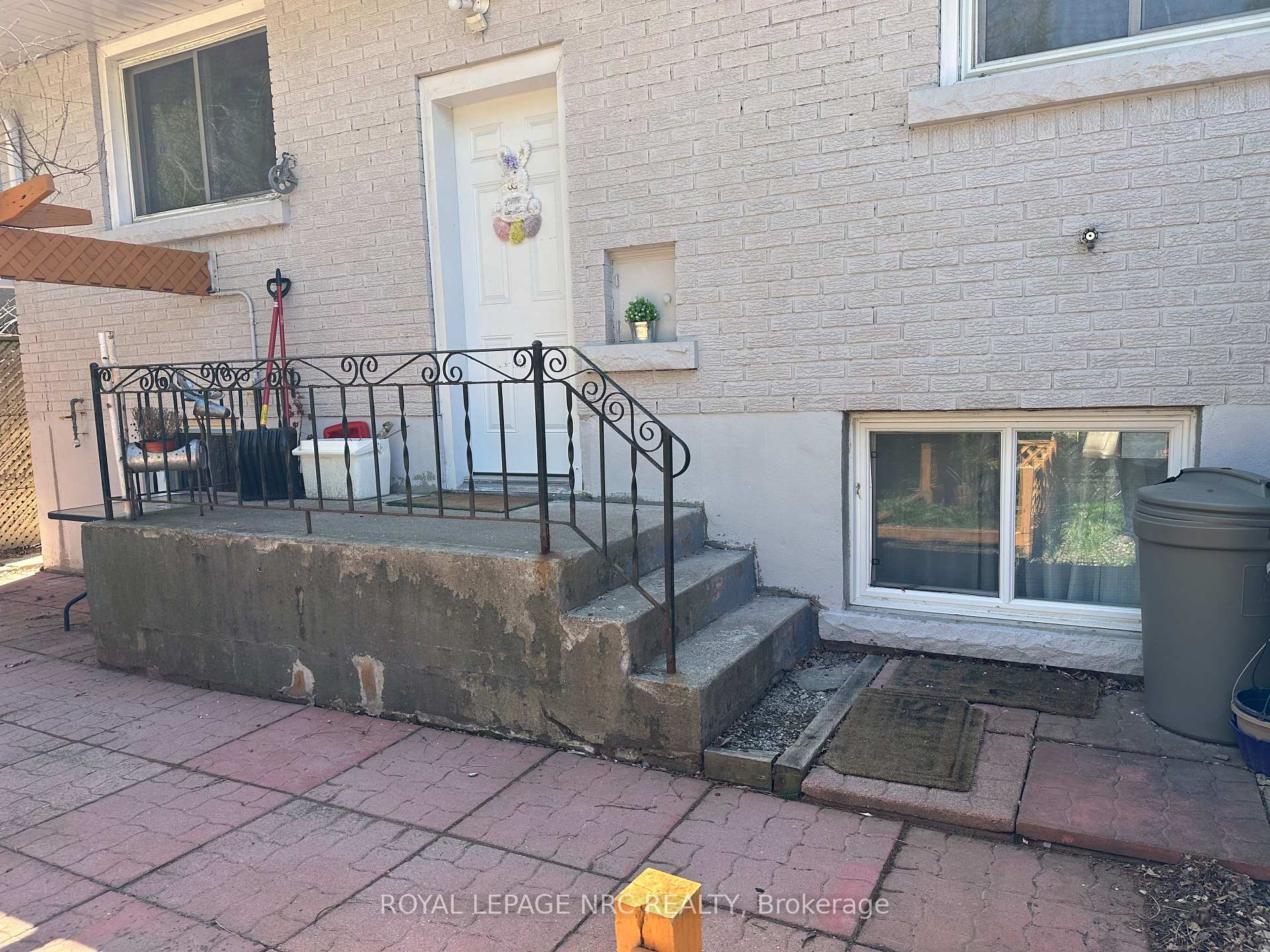 Photo 2 of 56 Mountain Street, St. Catharines, Burleigh Hill — HOMEH