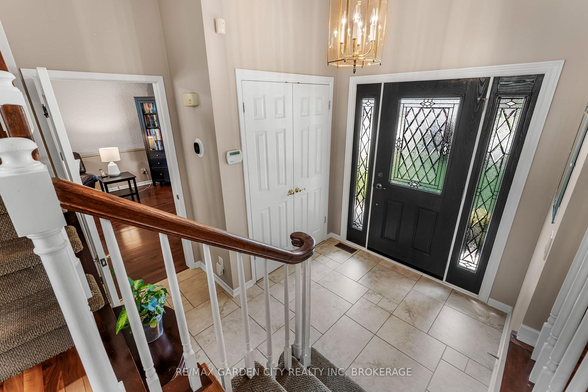 Photo 6 of 16 Meadowbrook Crescent, St. Catharines, Carlton/Bunting — HOMEH