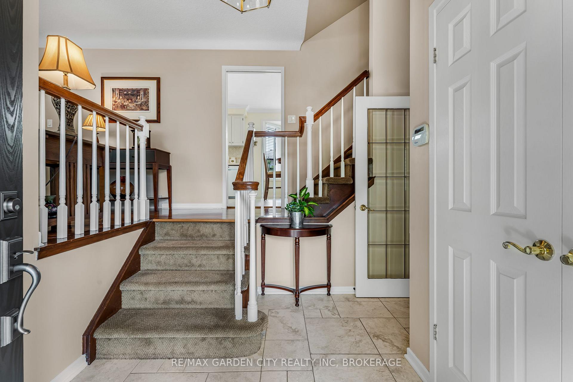 Photo 7 of 16 Meadowbrook Crescent, St. Catharines, Carlton/Bunting — HOMEH