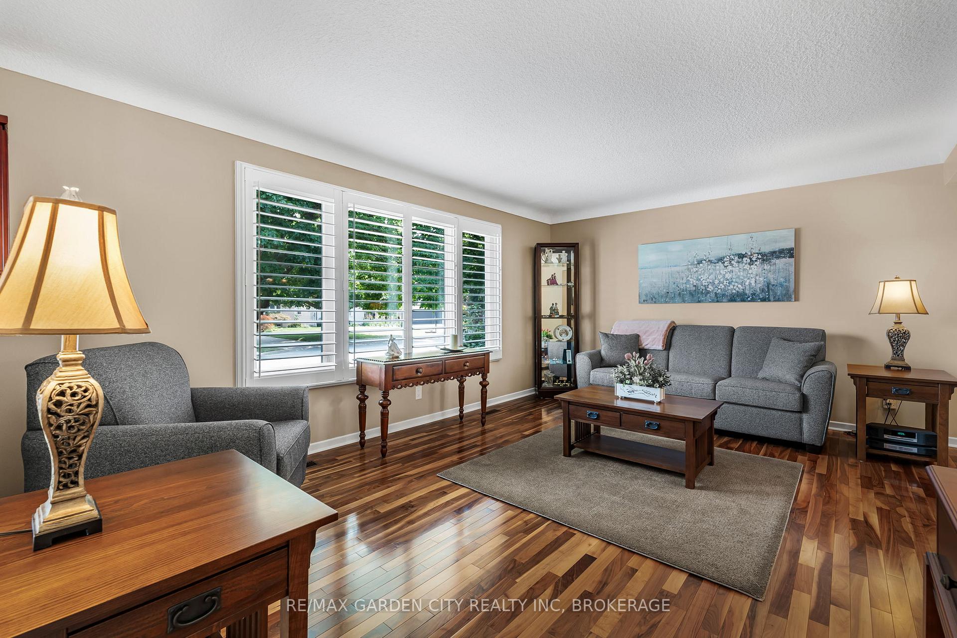 Photo 8 of 16 Meadowbrook Crescent, St. Catharines, Carlton/Bunting — HOMEH
