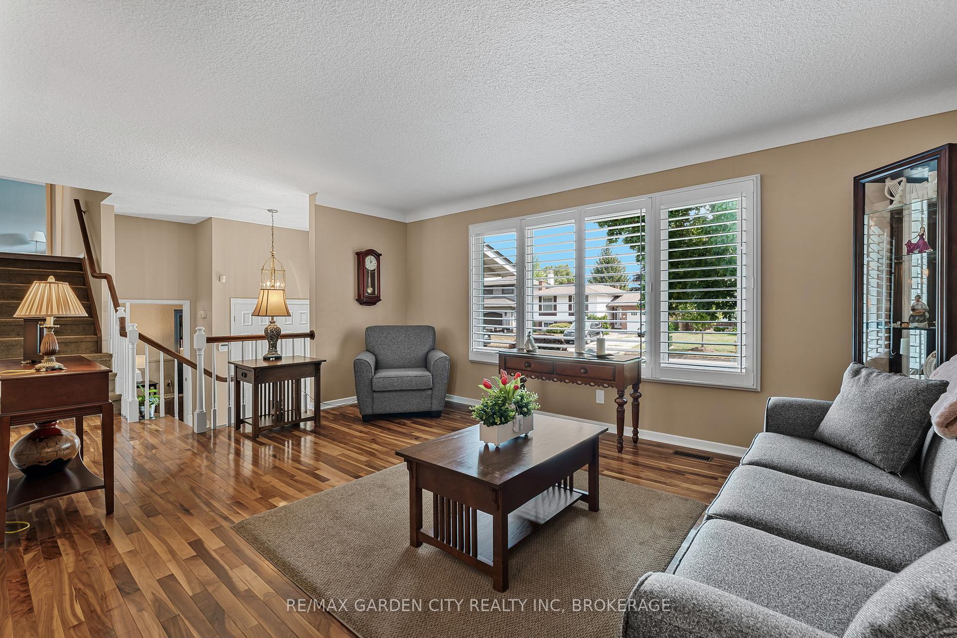 Photo 9 of 16 Meadowbrook Crescent, St. Catharines, Carlton/Bunting — HOMEH