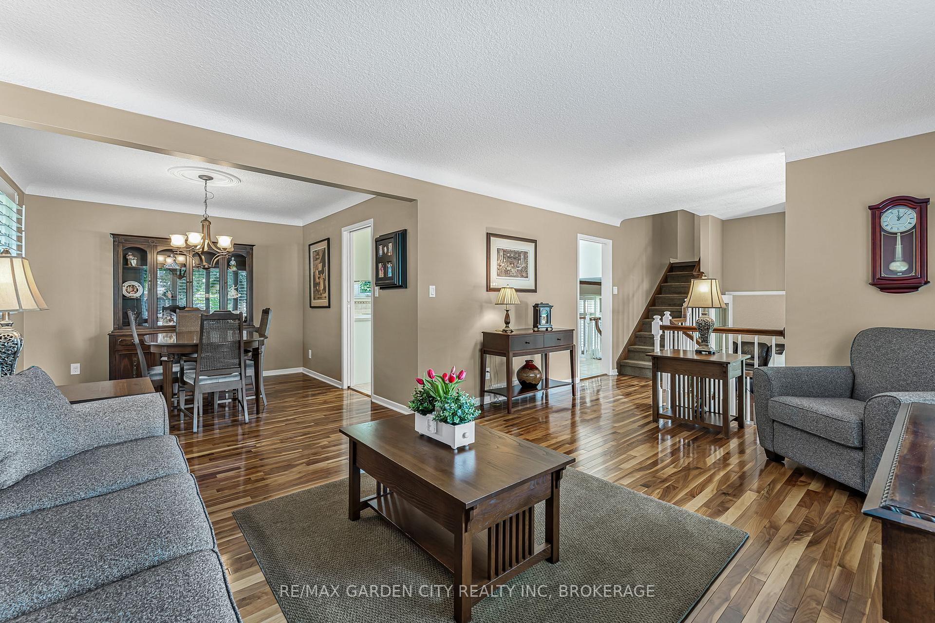 Photo 10 of 16 Meadowbrook Crescent, St. Catharines, Carlton/Bunting — HOMEH