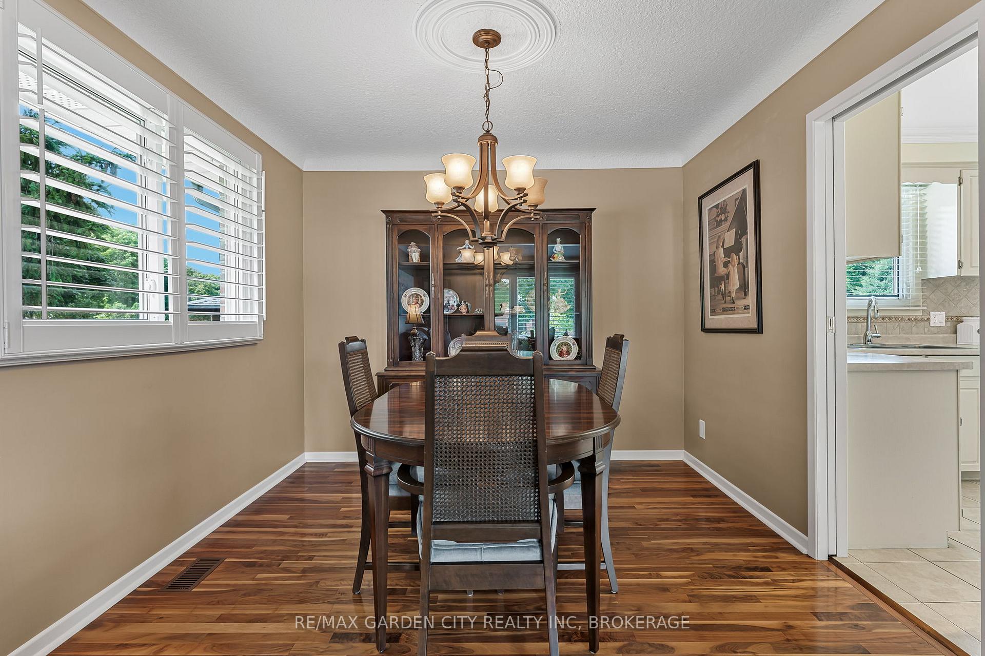 Photo 11 of 16 Meadowbrook Crescent, St. Catharines, Carlton/Bunting — HOMEH