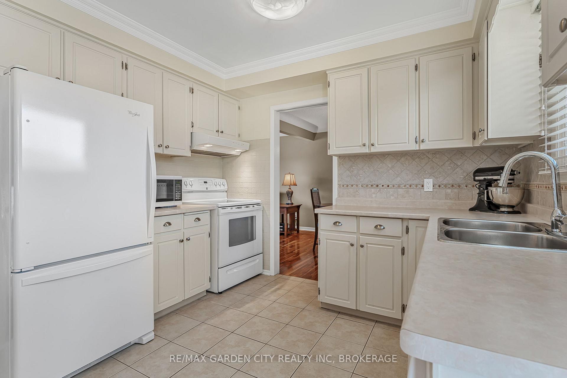 Photo 14 of 16 Meadowbrook Crescent, St. Catharines, Carlton/Bunting — HOMEH