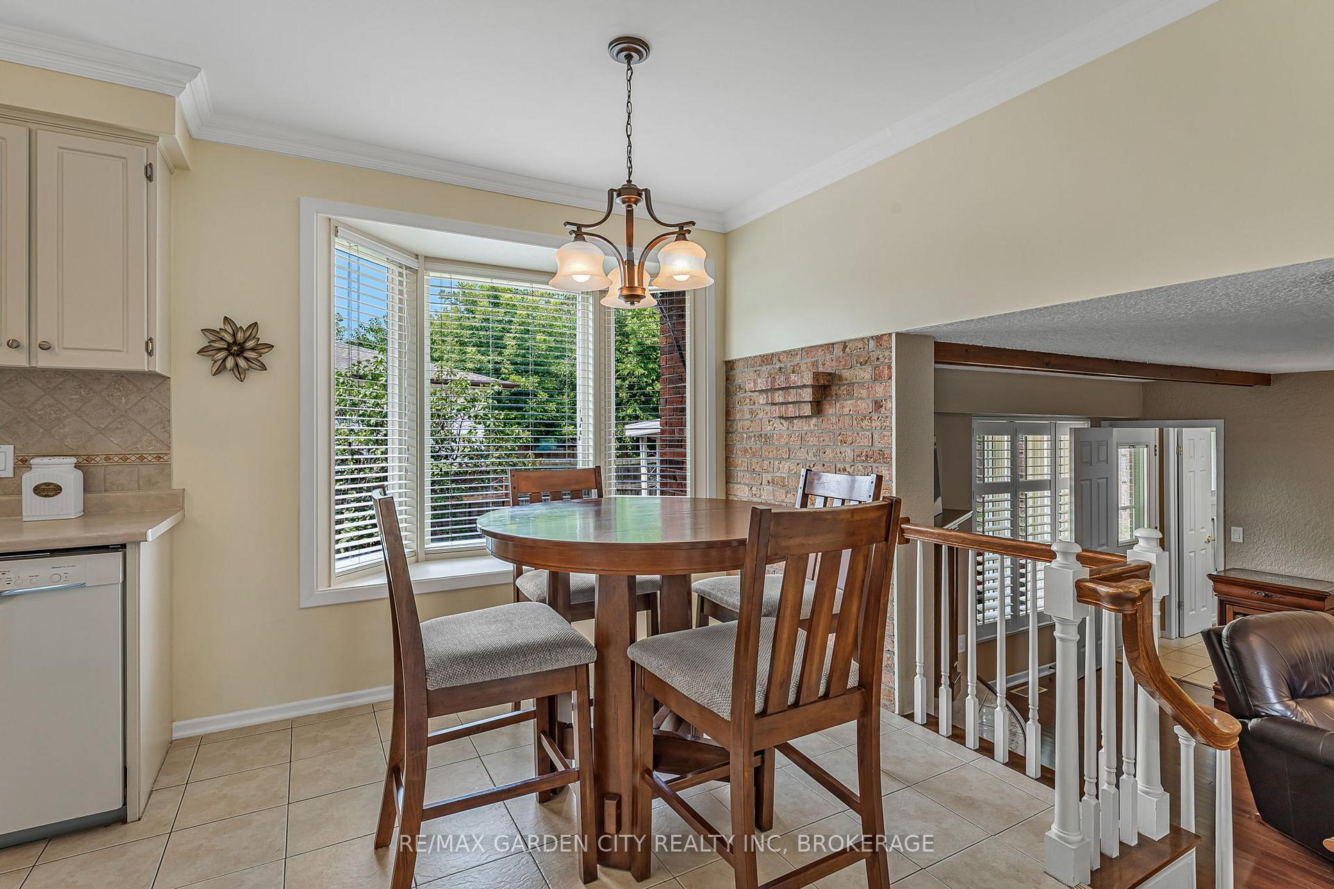 Photo 17 of 16 Meadowbrook Crescent, St. Catharines, Carlton/Bunting — HOMEH