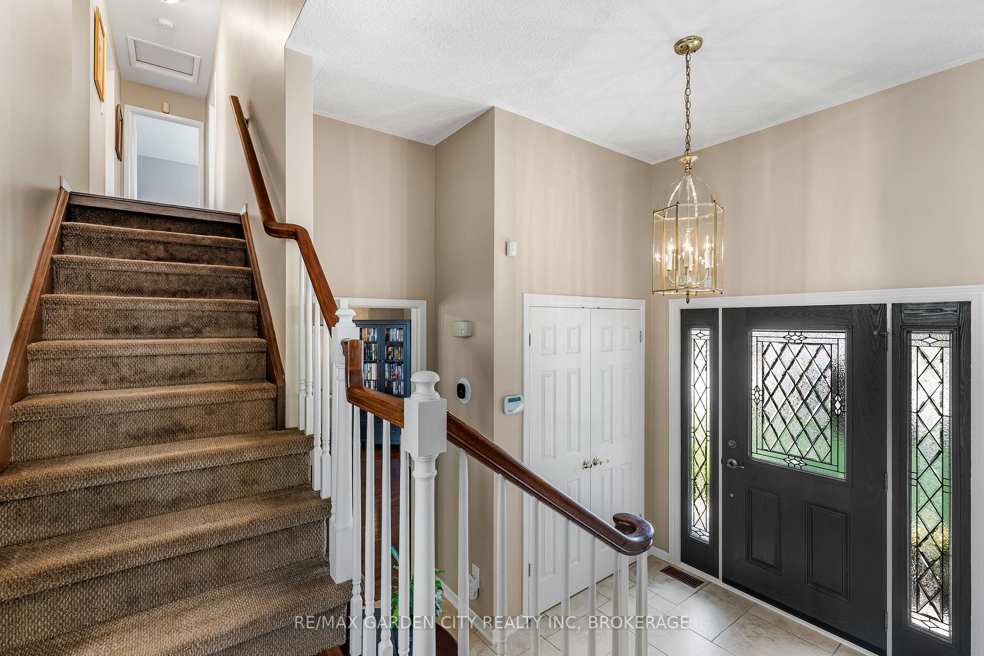 Photo 23 of 16 Meadowbrook Crescent, St. Catharines, Carlton/Bunting — HOMEH