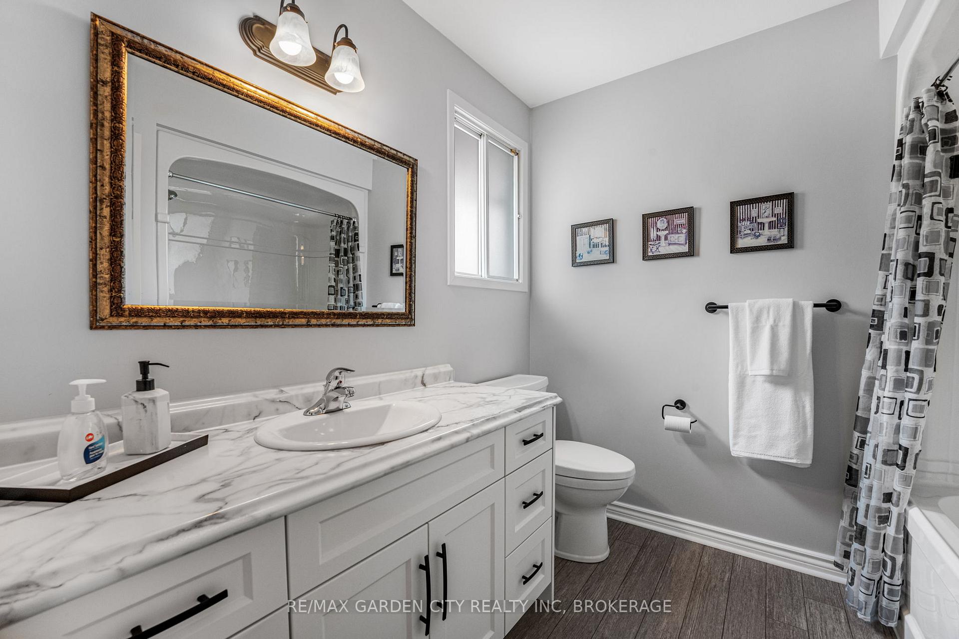 Photo 25 of 16 Meadowbrook Crescent, St. Catharines, Carlton/Bunting — HOMEH
