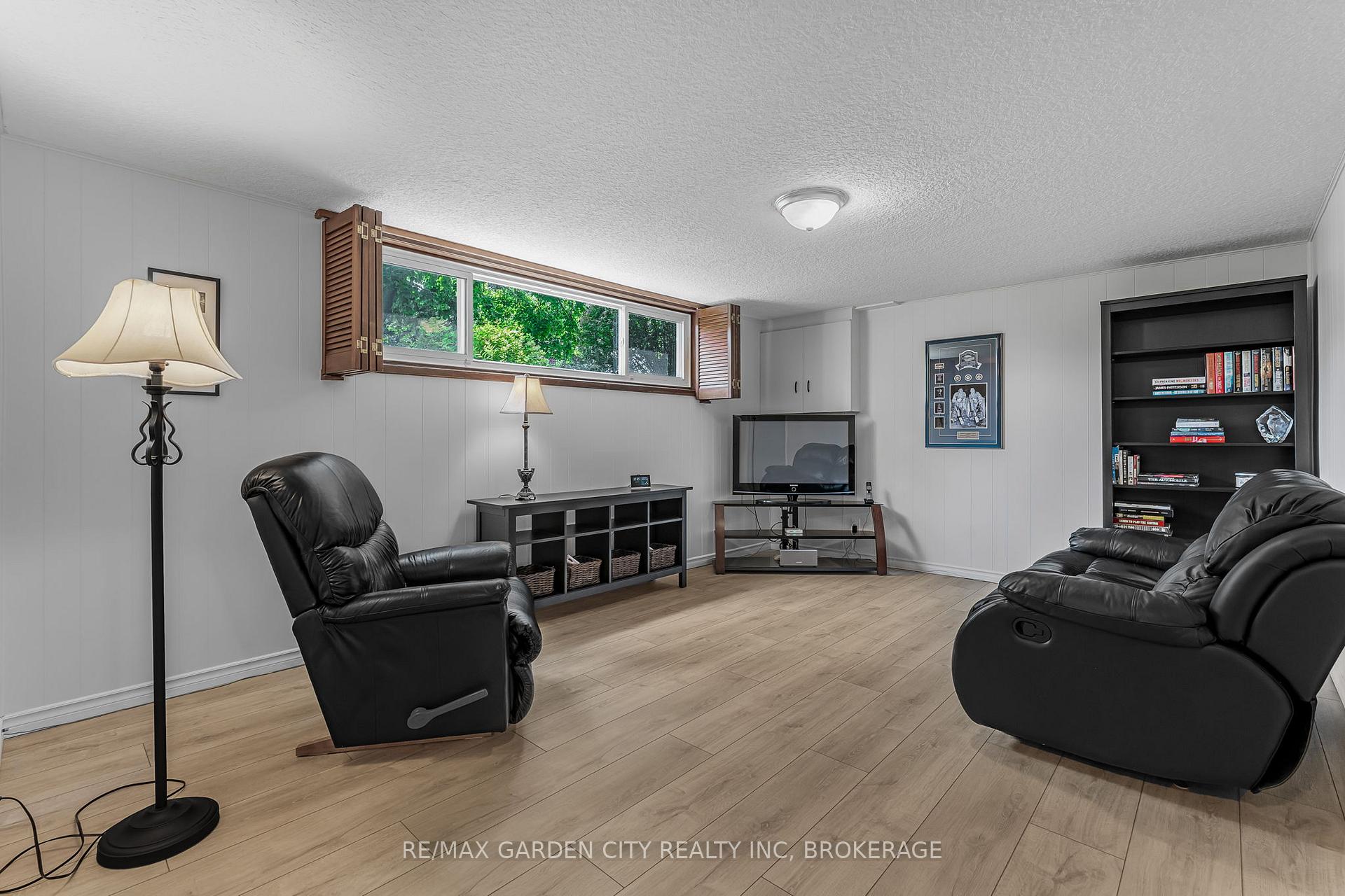 Photo 33 of 16 Meadowbrook Crescent, St. Catharines, Carlton/Bunting — HOMEH