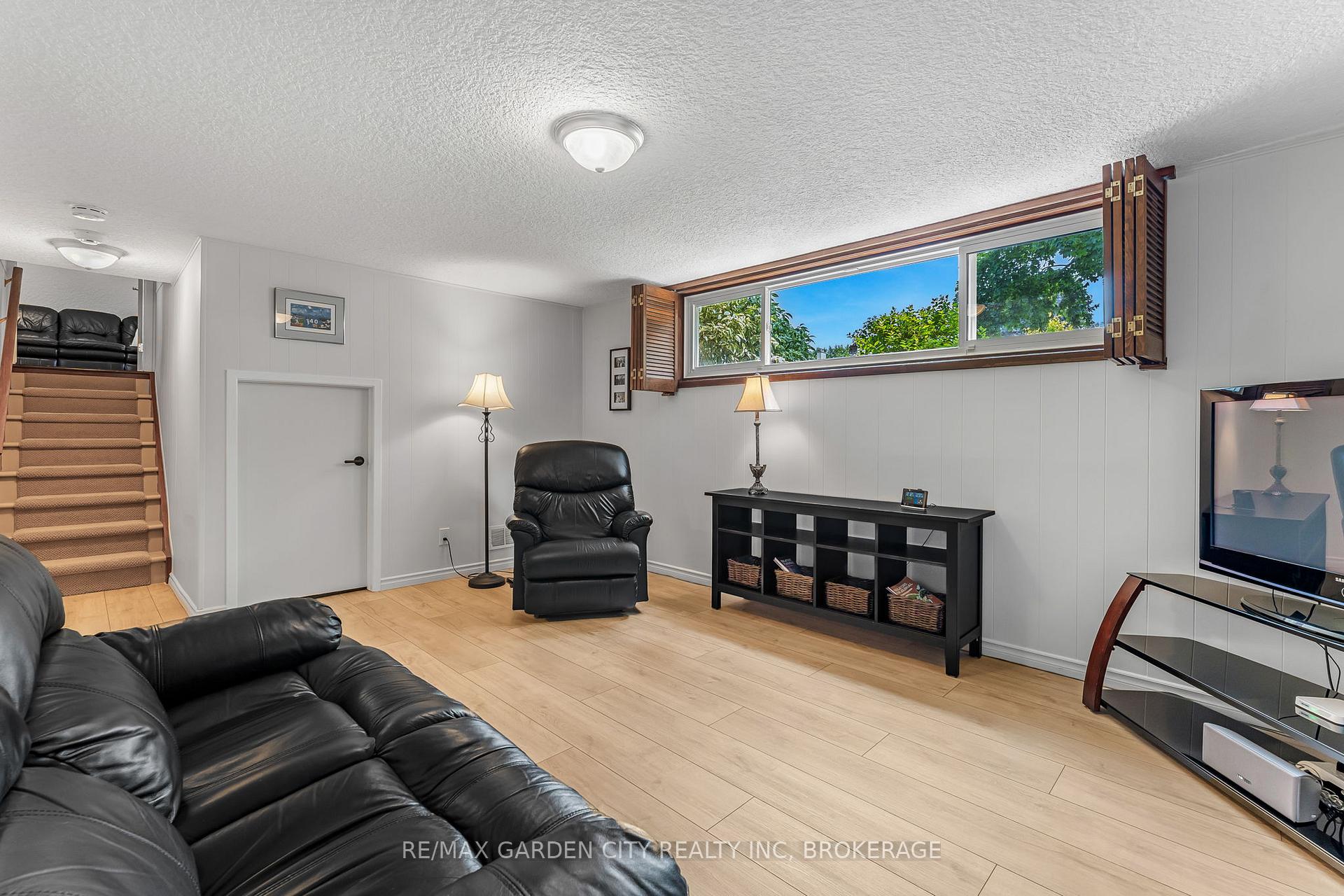 Photo 34 of 16 Meadowbrook Crescent, St. Catharines, Carlton/Bunting — HOMEH