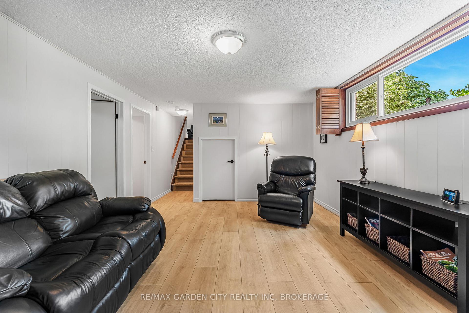 Photo 35 of 16 Meadowbrook Crescent, St. Catharines, Carlton/Bunting — HOMEH