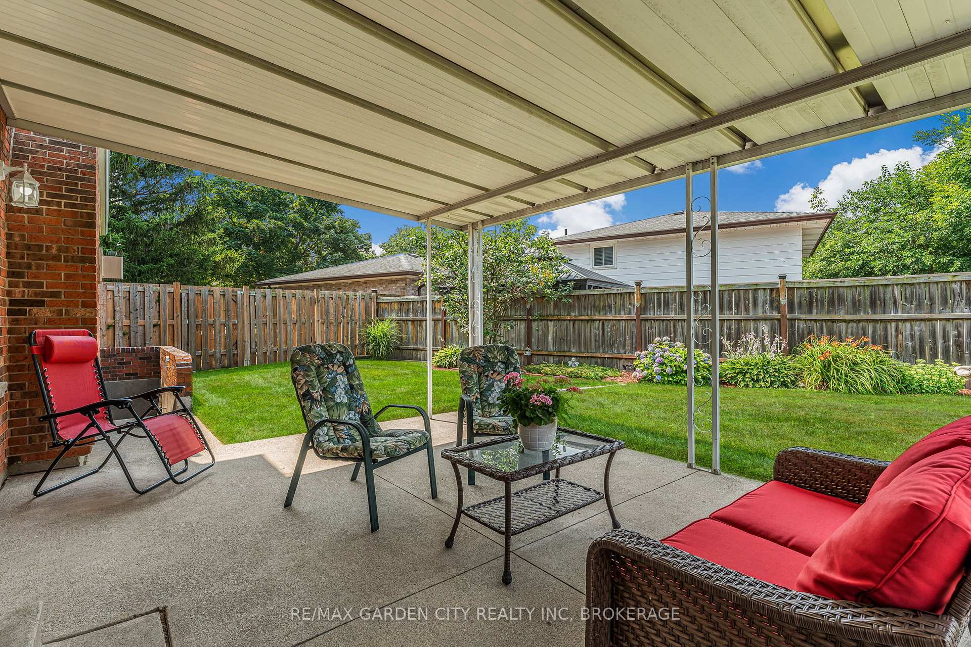 Photo 40 of 16 Meadowbrook Crescent, St. Catharines, Carlton/Bunting — HOMEH
