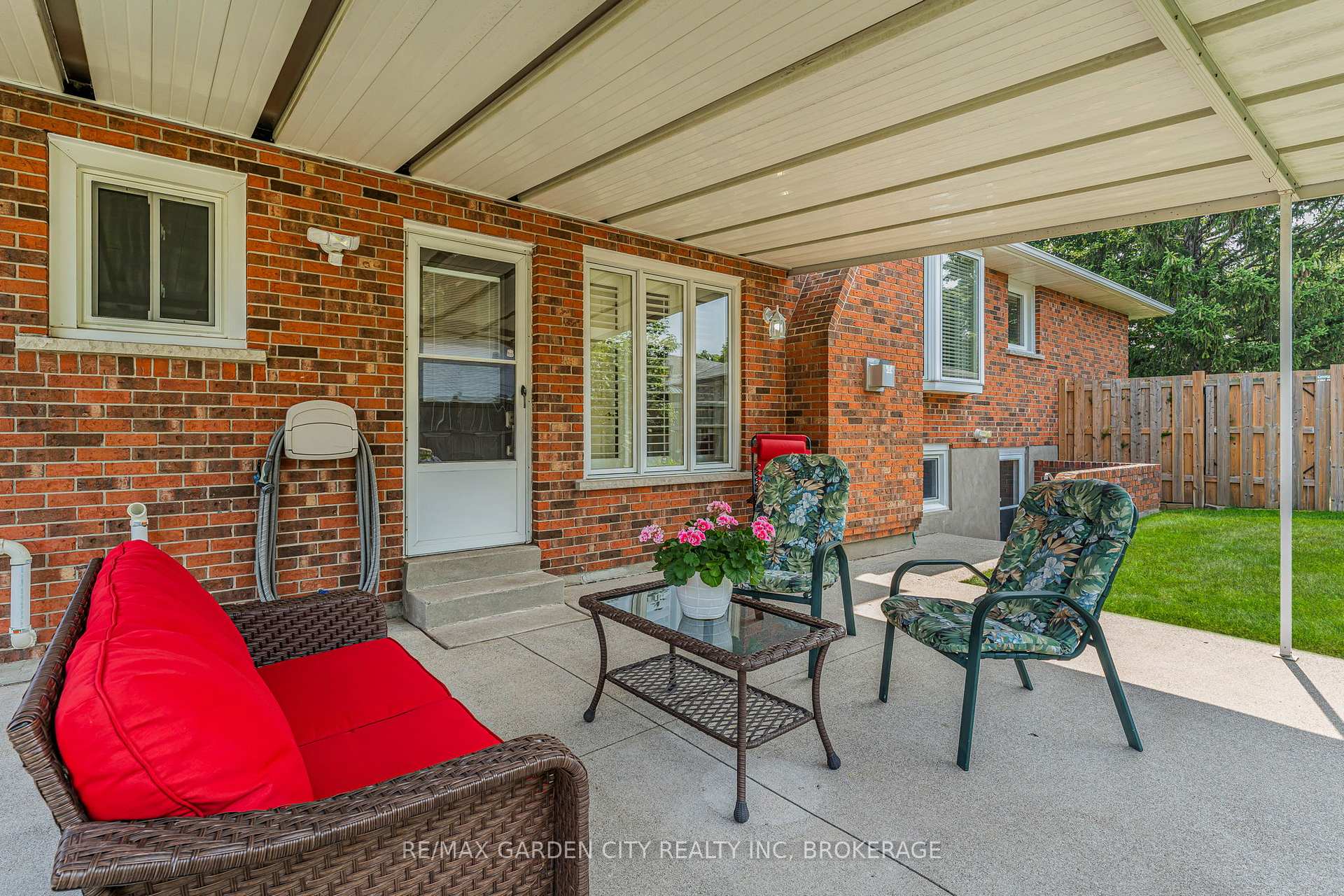 Photo 41 of 16 Meadowbrook Crescent, St. Catharines, Carlton/Bunting — HOMEH