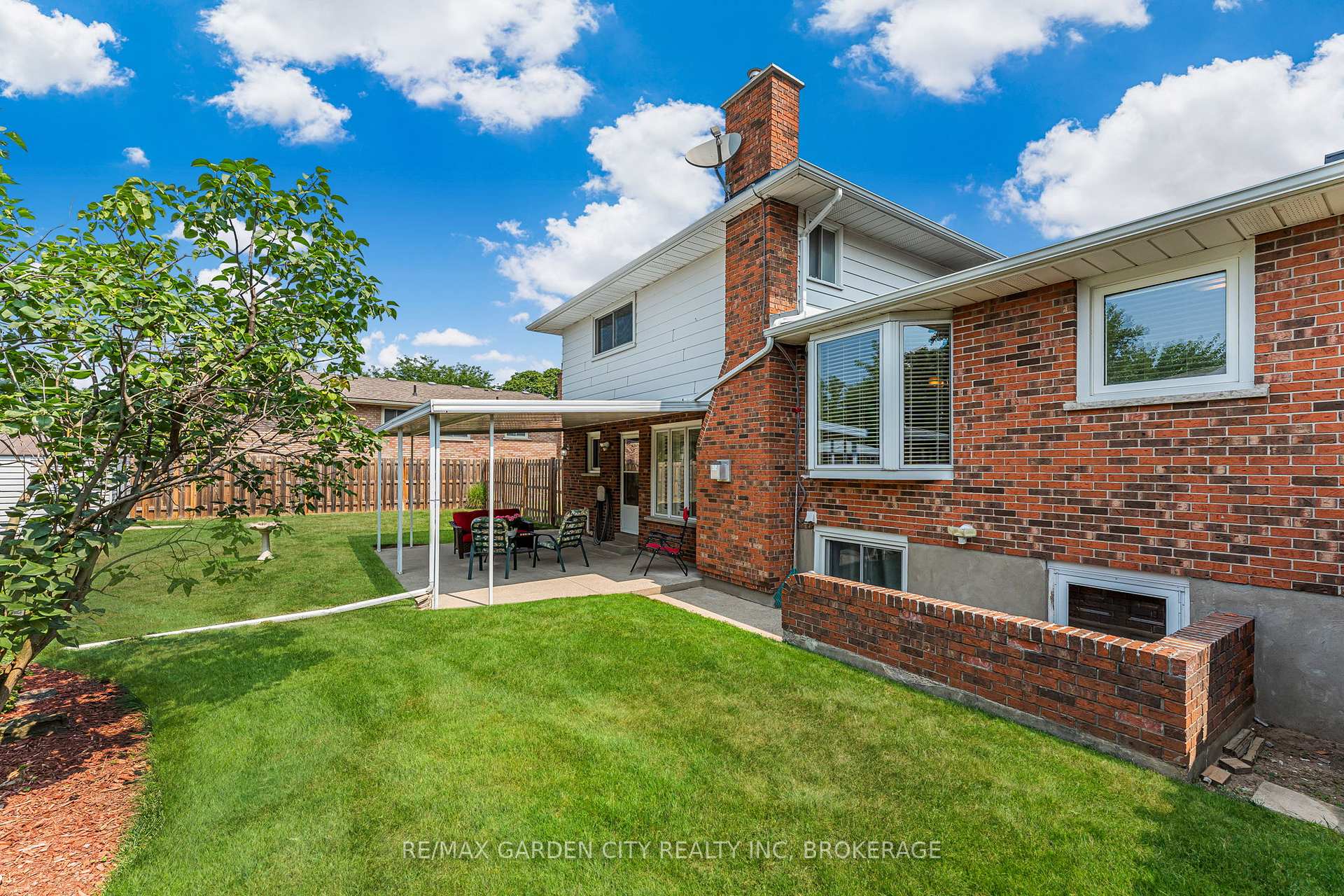 Photo 43 of 16 Meadowbrook Crescent, St. Catharines, Carlton/Bunting — HOMEH
